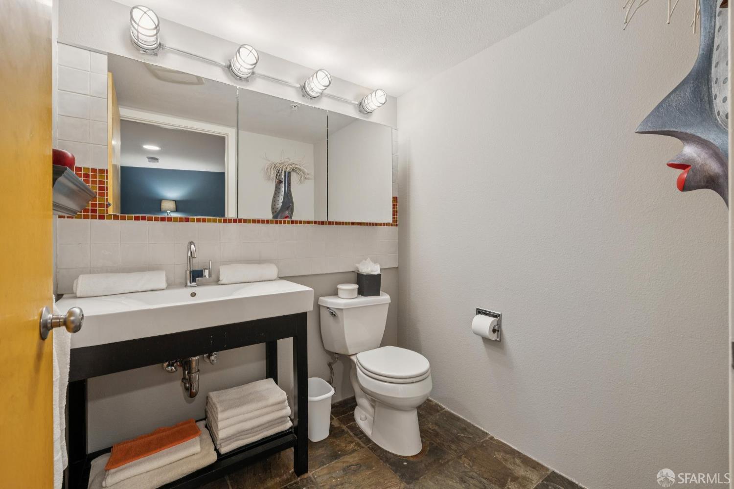 Detail Gallery Image 25 of 37 For 18 Lansing St #302,  San Francisco,  CA 94117 - 1 Beds | 1/1 Baths