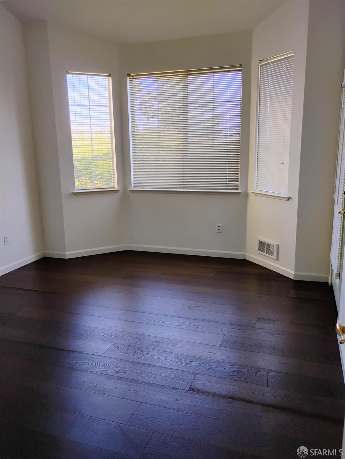 Detail Gallery Image 5 of 18 For 2902 Hastings Shore Ln, Redwood Shores,  CA 94065 - 1 Beds | 1 Baths