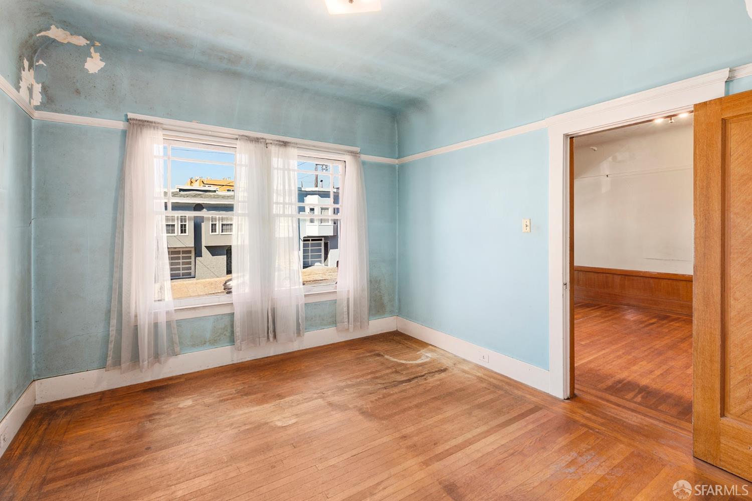 Detail Gallery Image 4 of 26 For 711 Vienna St, San Francisco,  CA 94112 - 2 Beds | 1 Baths