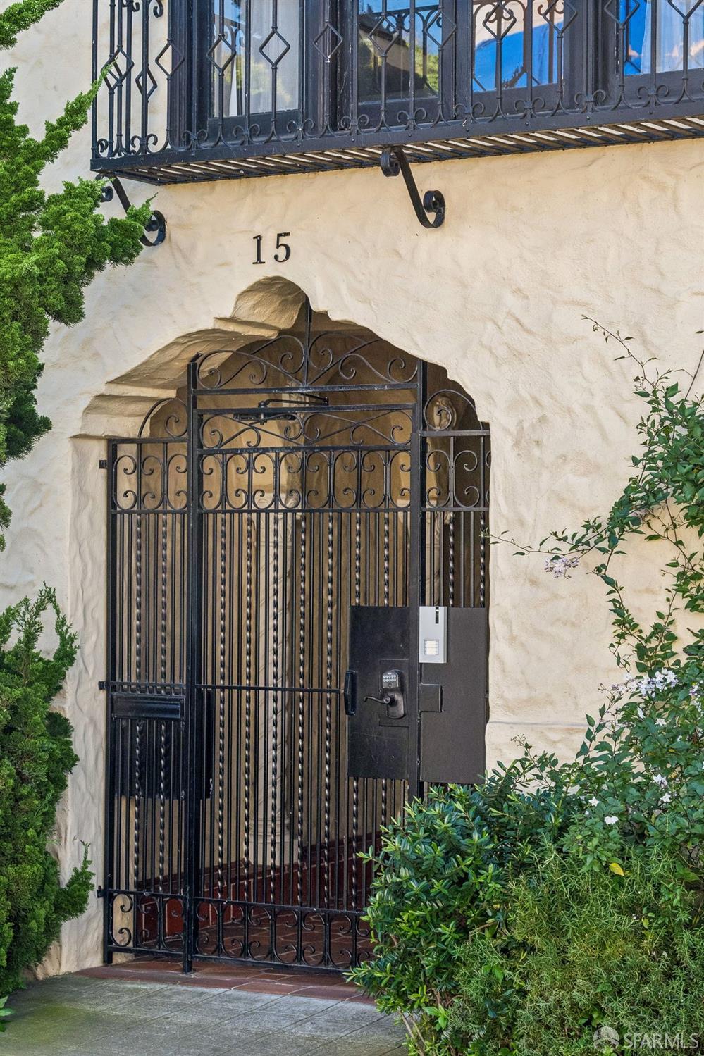 Detail Gallery Image 5 of 39 For 15 Rico Way #1,  San Francisco,  CA 94123 - 2 Beds | 1/1 Baths