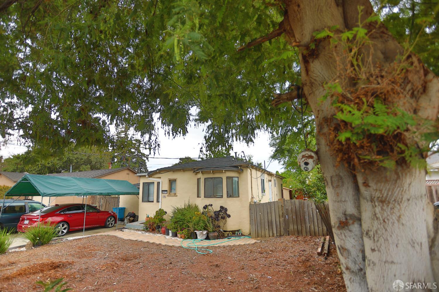 Detail Gallery Image 2 of 4 For 2377 Poplar Ave, East Palo Alto,  CA 94303 - 2 Beds | 1 Baths