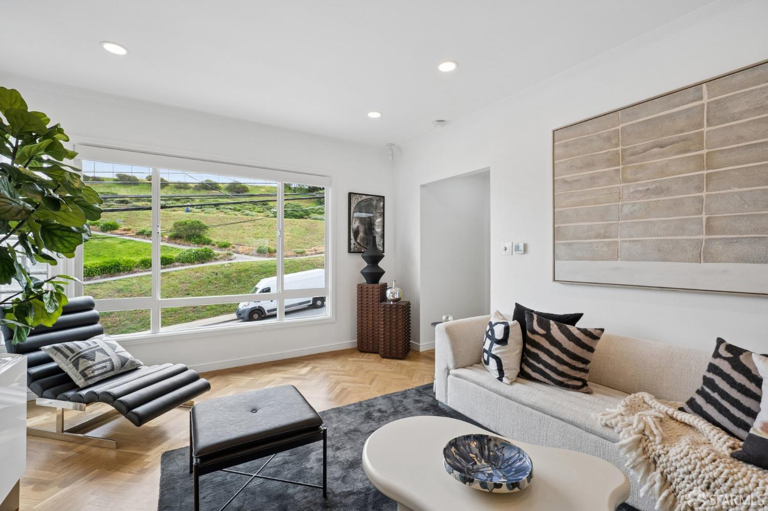 Detail Gallery Image 6 of 33 For 1955 28th Ave, San Francisco,  CA 94116 - 2 Beds | 1 Baths