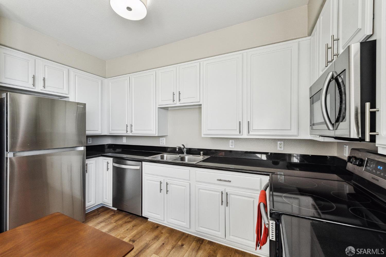 Detail Gallery Image 8 of 18 For 1121 40th St #5405,  Emeryville,  CA 94608 - 1 Beds | 1 Baths