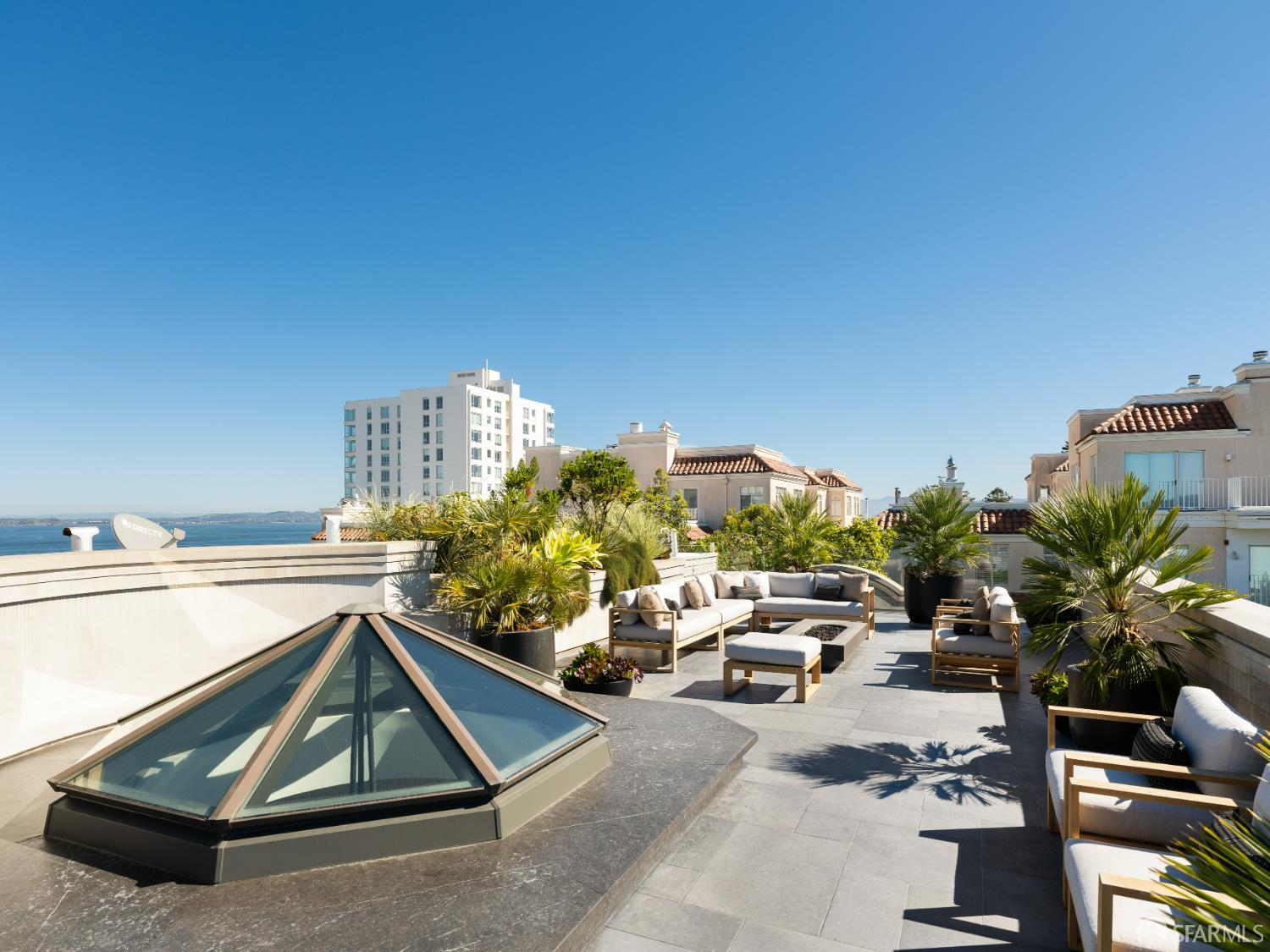 Detail Gallery Image 36 of 47 For 2626 Larkin St, San Francisco,  CA 94109 - 6 Beds | 5/3 Baths