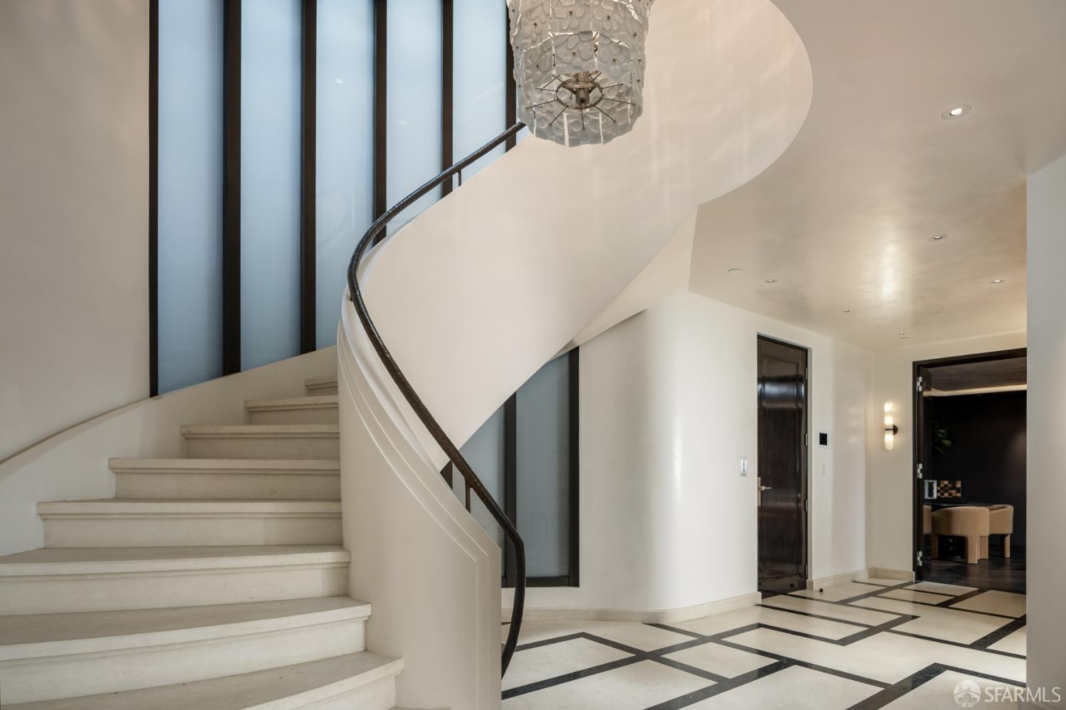 Detail Gallery Image 10 of 47 For 2626 Larkin St, San Francisco,  CA 94109 - 6 Beds | 5/3 Baths