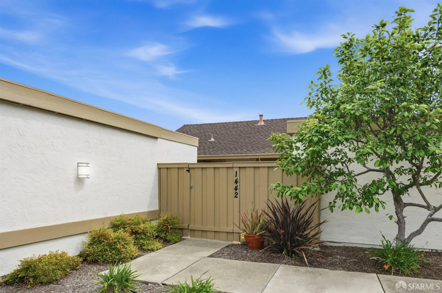 Detail Gallery Image 23 of 32 For 1442 Indian Ln, Concord,  CA 94521 - 2 Beds | 2 Baths