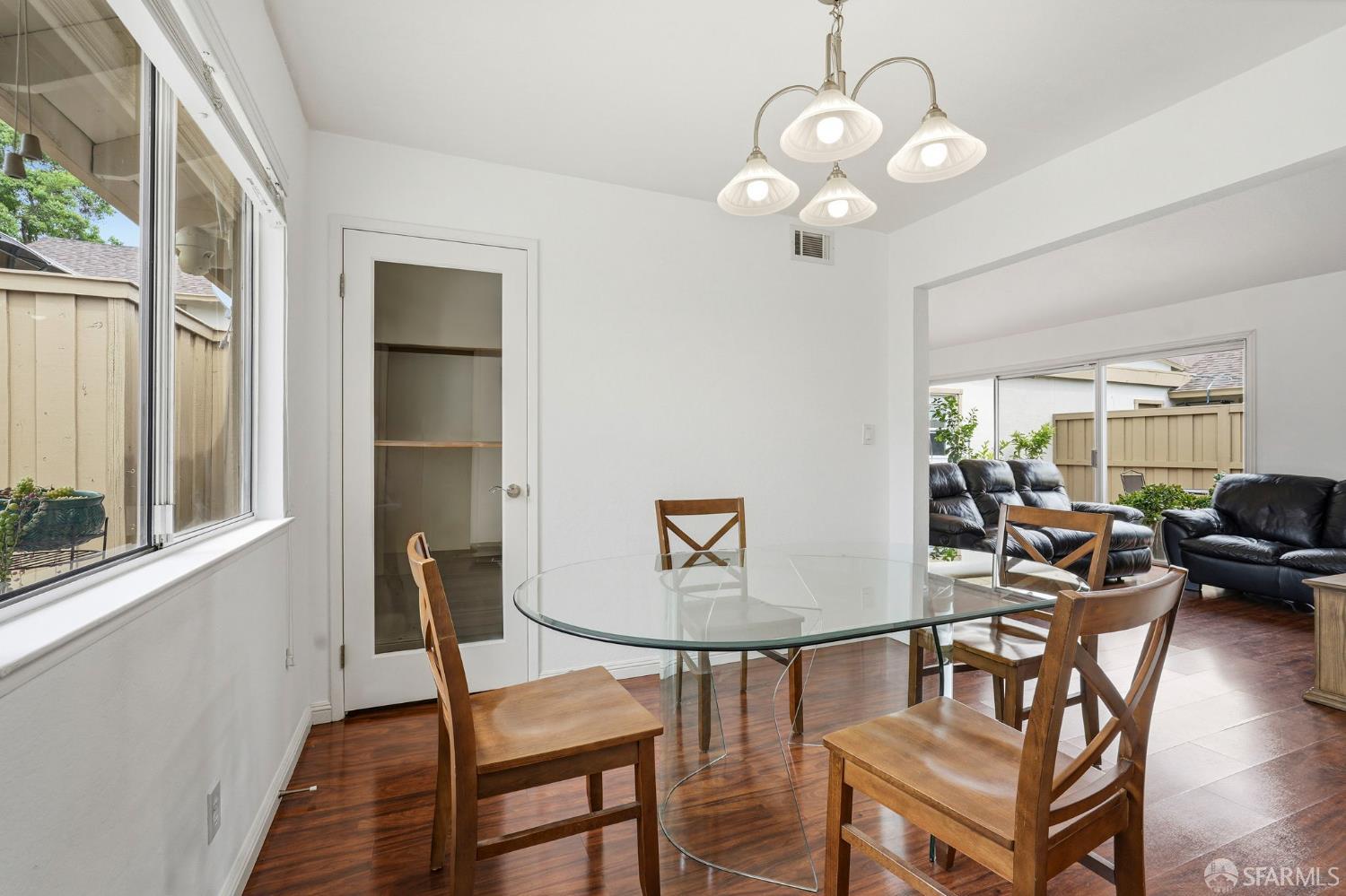 Detail Gallery Image 9 of 32 For 1442 Indian Ln, Concord,  CA 94521 - 2 Beds | 2 Baths