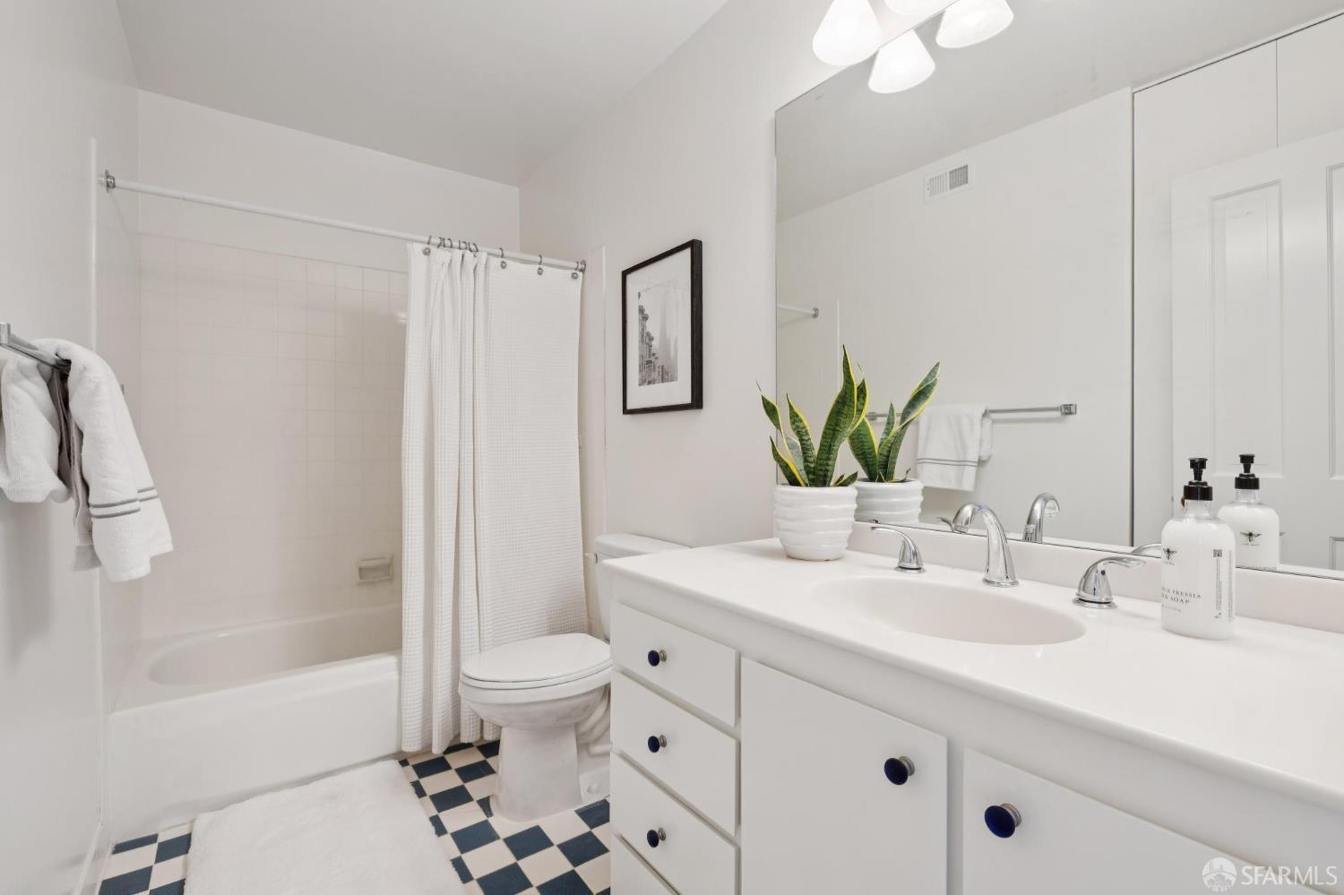 Detail Gallery Image 20 of 43 For 156 Lombard St #33,  San Francisco,  CA 94111 - 2 Beds | 2/1 Baths