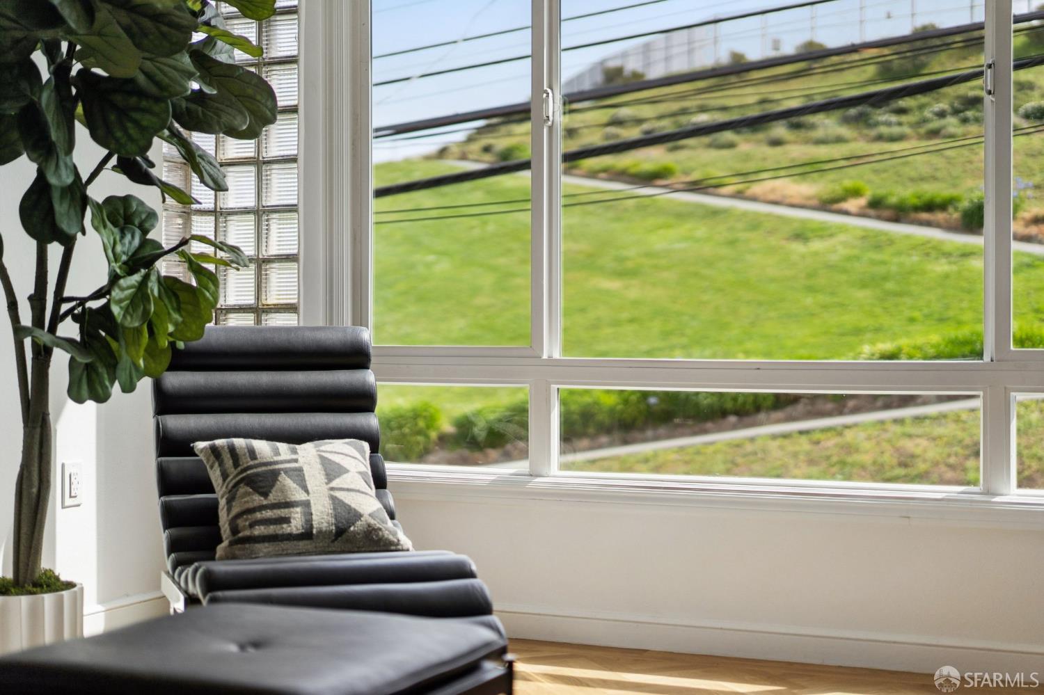 Detail Gallery Image 4 of 33 For 1955 28th Ave, San Francisco,  CA 94116 - 2 Beds | 1 Baths