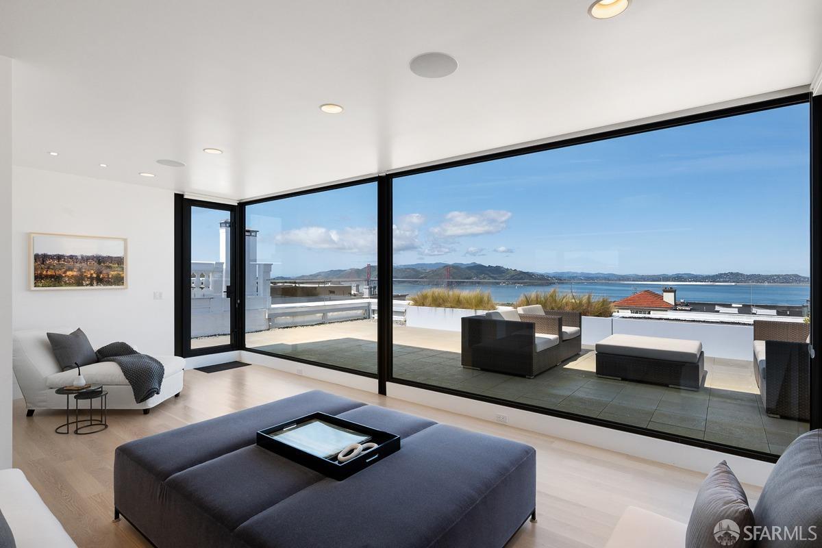 Detail Gallery Image 9 of 57 For 2830 Pacific Ave, San Francisco,  CA 94115 - 6 Beds | 6/2 Baths