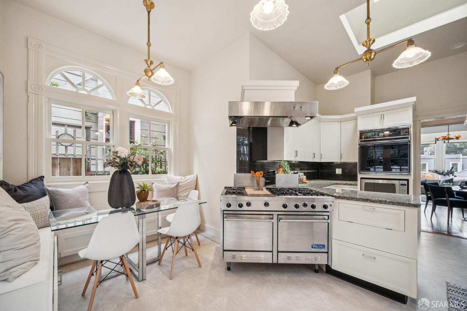 Detail Gallery Image 21 of 68 For 4431 19th St, San Francisco,  CA 94114 - 3 Beds | 2 Baths