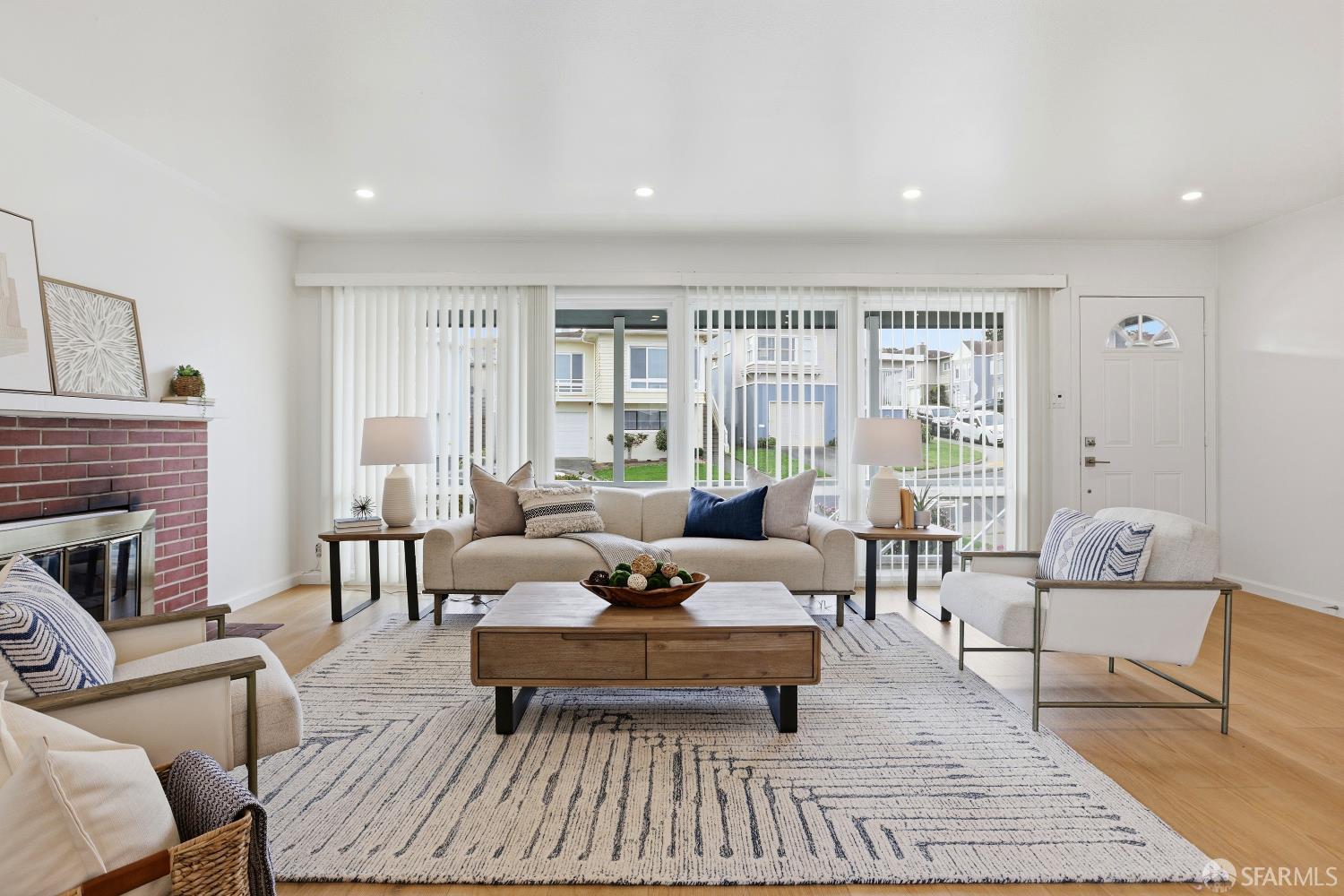 Detail Gallery Image 4 of 25 For 98 Creston Ave, Daly City,  CA 94015 - 2 Beds | 1 Baths