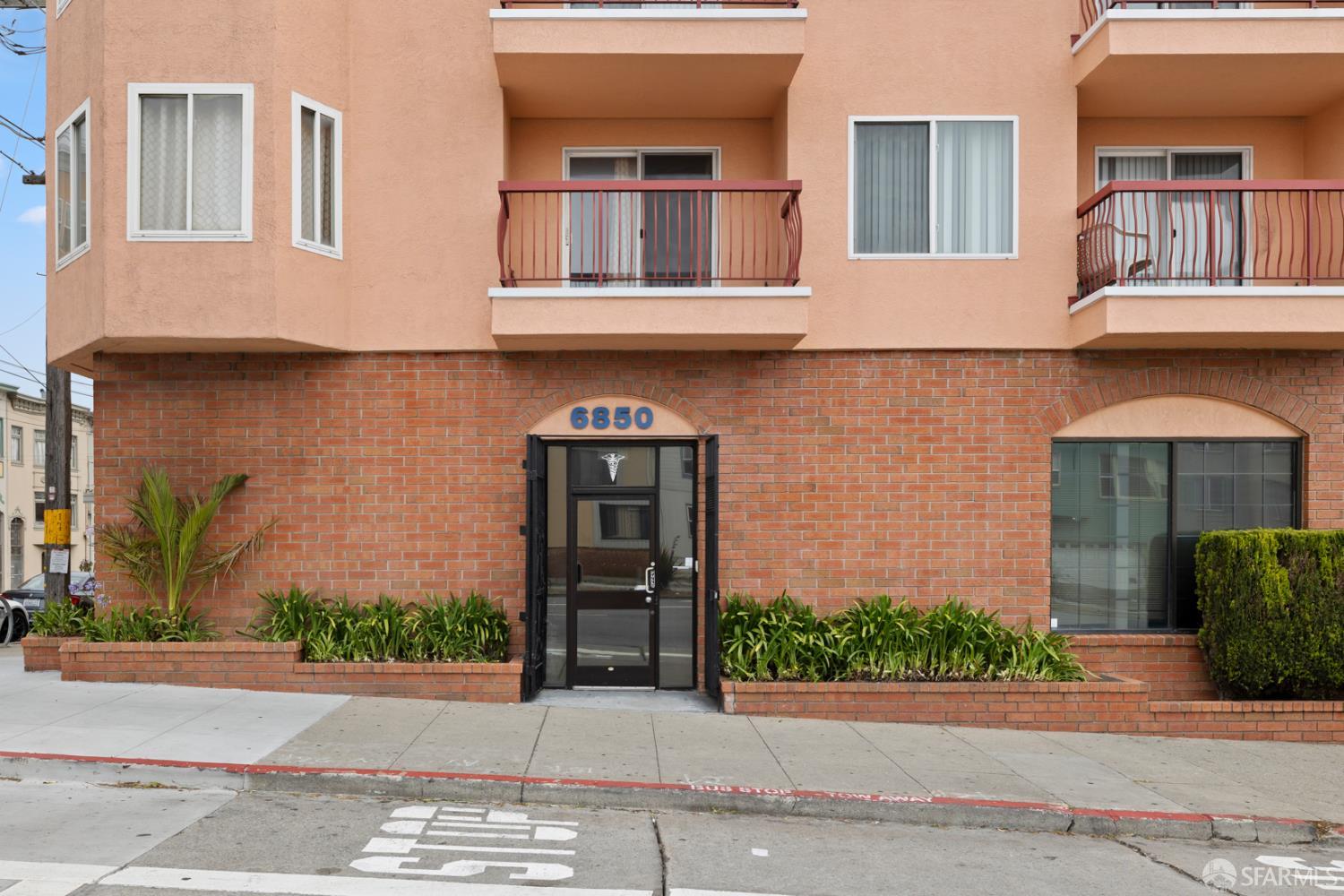 Detail Gallery Image 2 of 15 For 6850 Geary Blvd, San Francisco,  CA 94121 - – Beds | – Baths