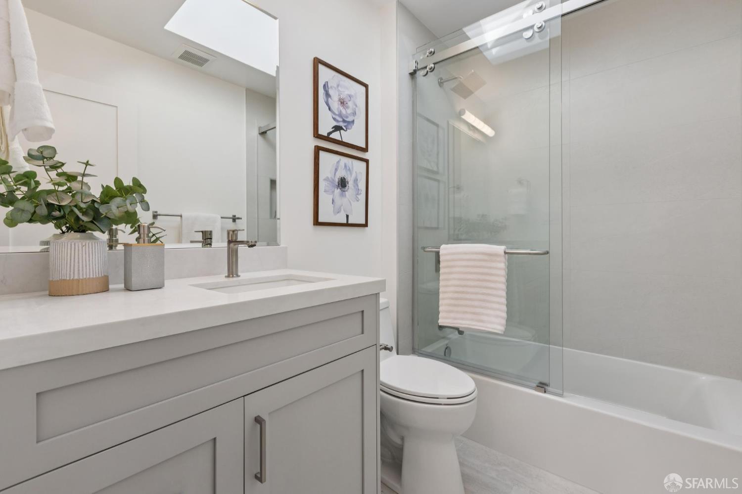 Detail Gallery Image 32 of 34 For 505 Grand View Ave #2ND,  San Francisco,  CA 94114 - 2 Beds | 2 Baths
