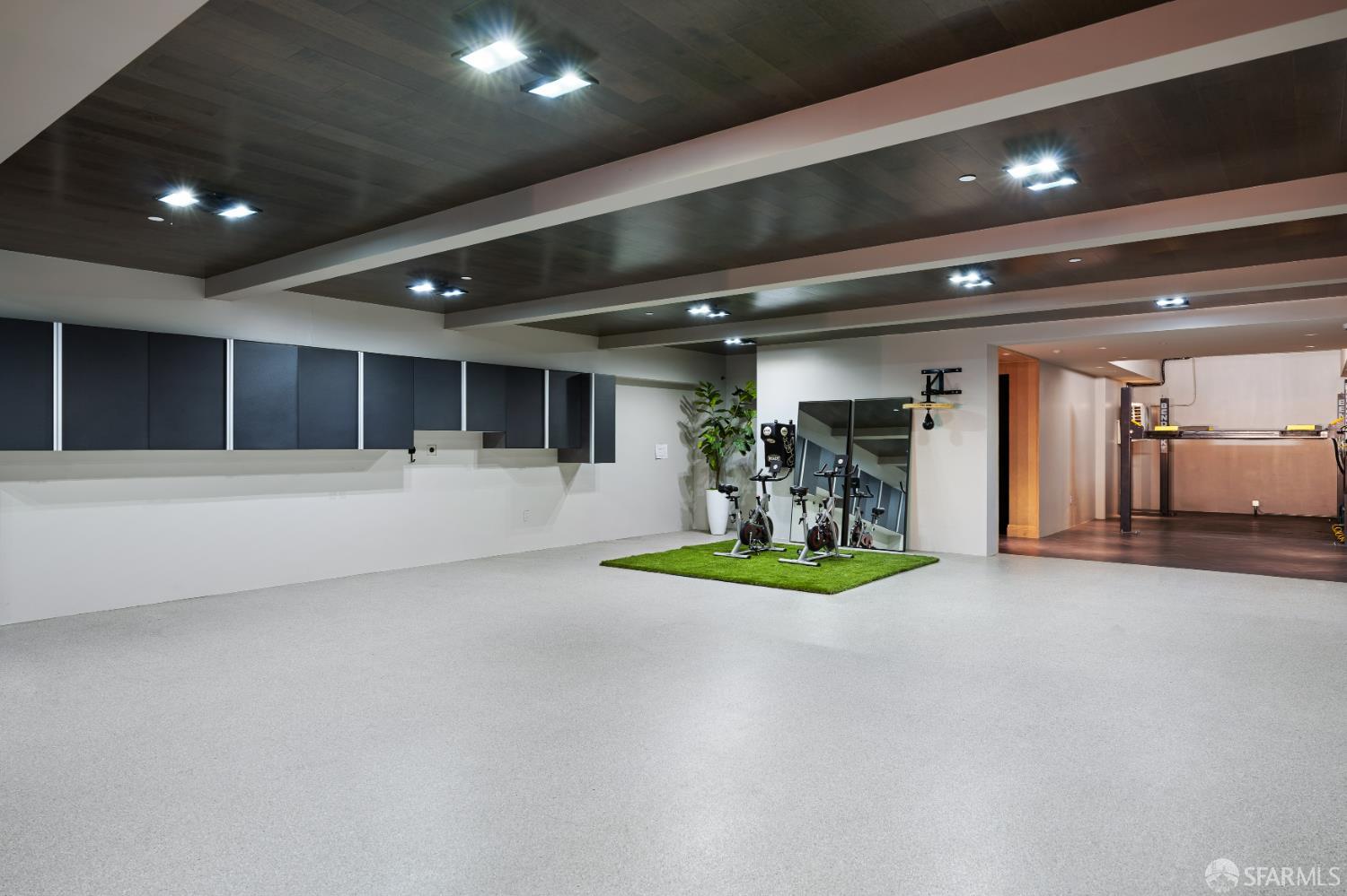 Detail Gallery Image 44 of 47 For 2626 Larkin St, San Francisco,  CA 94109 - 6 Beds | 5/3 Baths