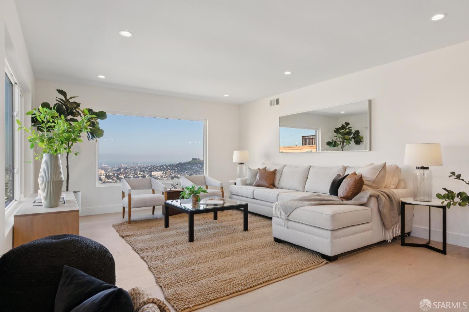 Detail Gallery Image 2 of 34 For 505 Grand View Ave #2ND,  San Francisco,  CA 94114 - 2 Beds | 2 Baths