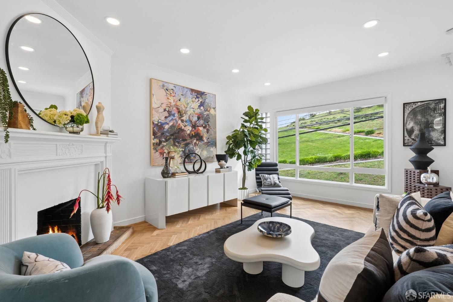 Detail Gallery Image 3 of 33 For 1955 28th Ave, San Francisco,  CA 94116 - 2 Beds | 1 Baths