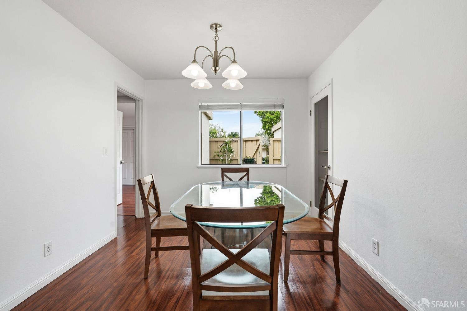 Detail Gallery Image 8 of 32 For 1442 Indian Ln, Concord,  CA 94521 - 2 Beds | 2 Baths