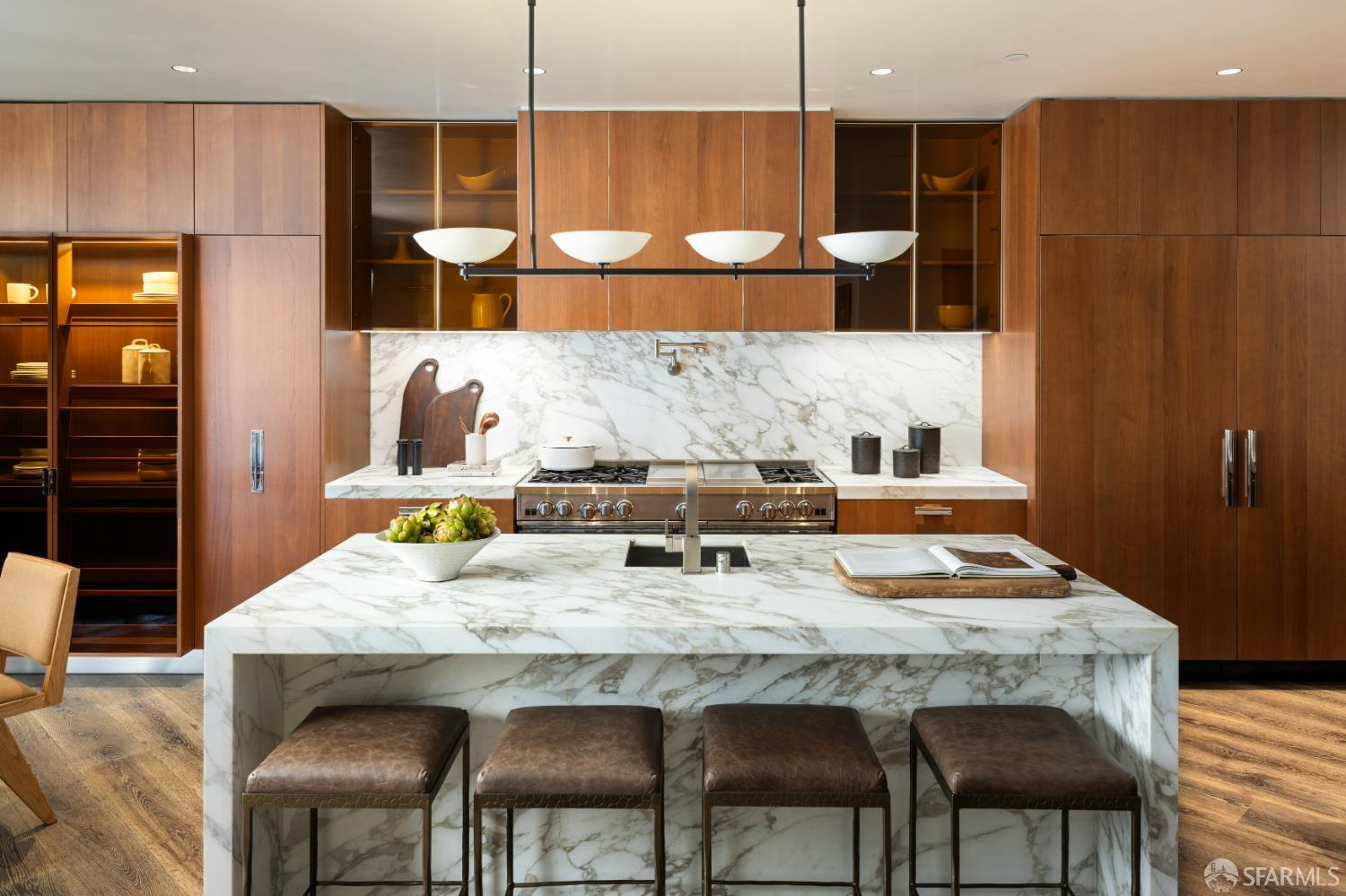 Detail Gallery Image 11 of 47 For 2626 Larkin St, San Francisco,  CA 94109 - 6 Beds | 5/3 Baths