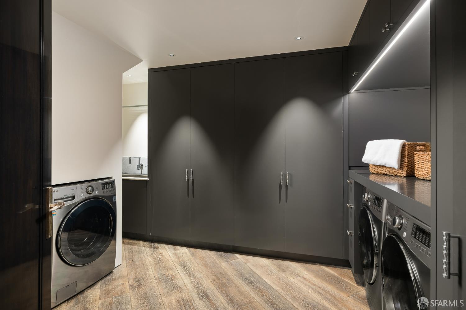 Detail Gallery Image 42 of 47 For 2626 Larkin St, San Francisco,  CA 94109 - 6 Beds | 5/3 Baths