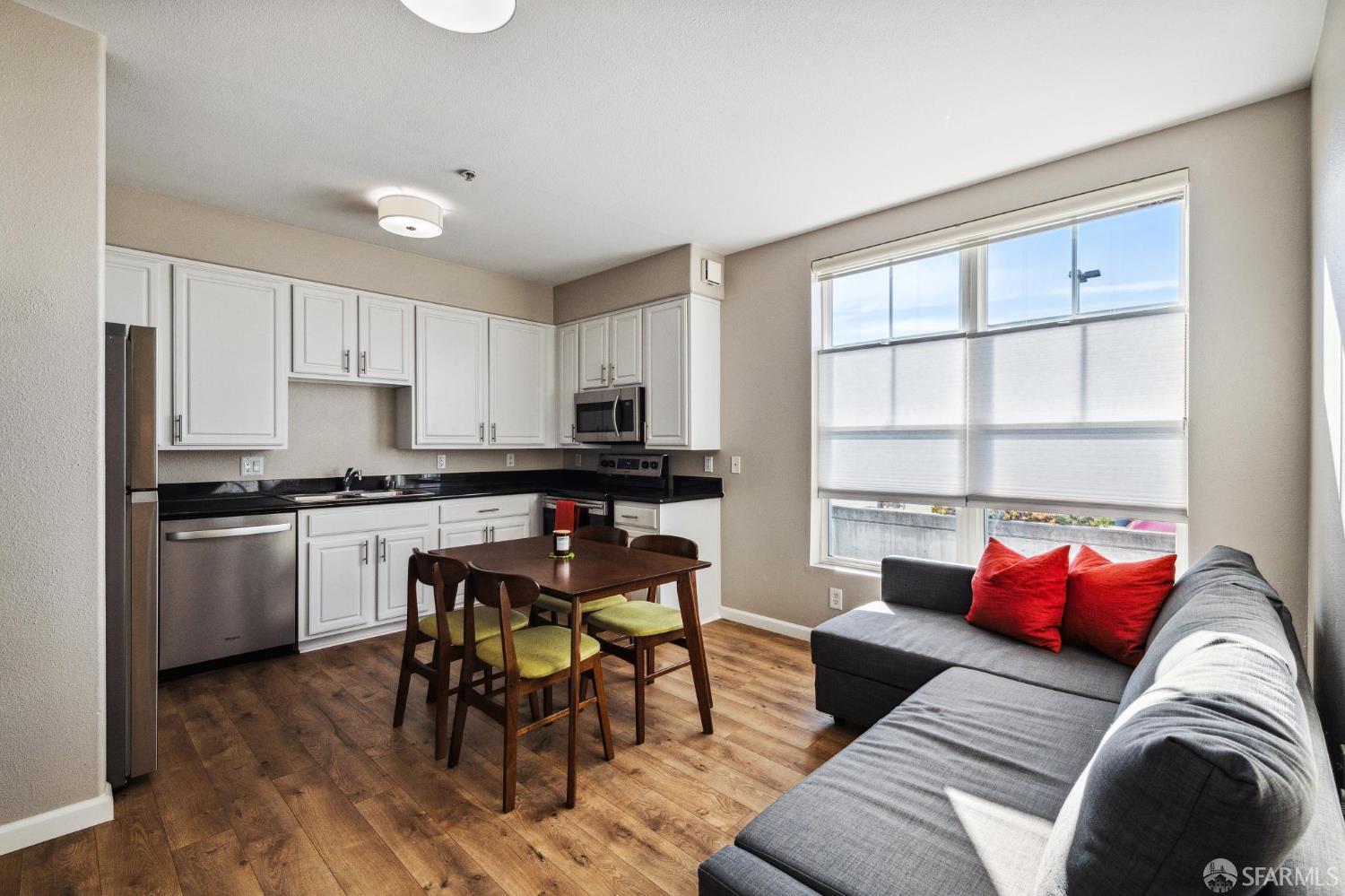 Detail Gallery Image 3 of 18 For 1121 40th St #5405,  Emeryville,  CA 94608 - 1 Beds | 1 Baths