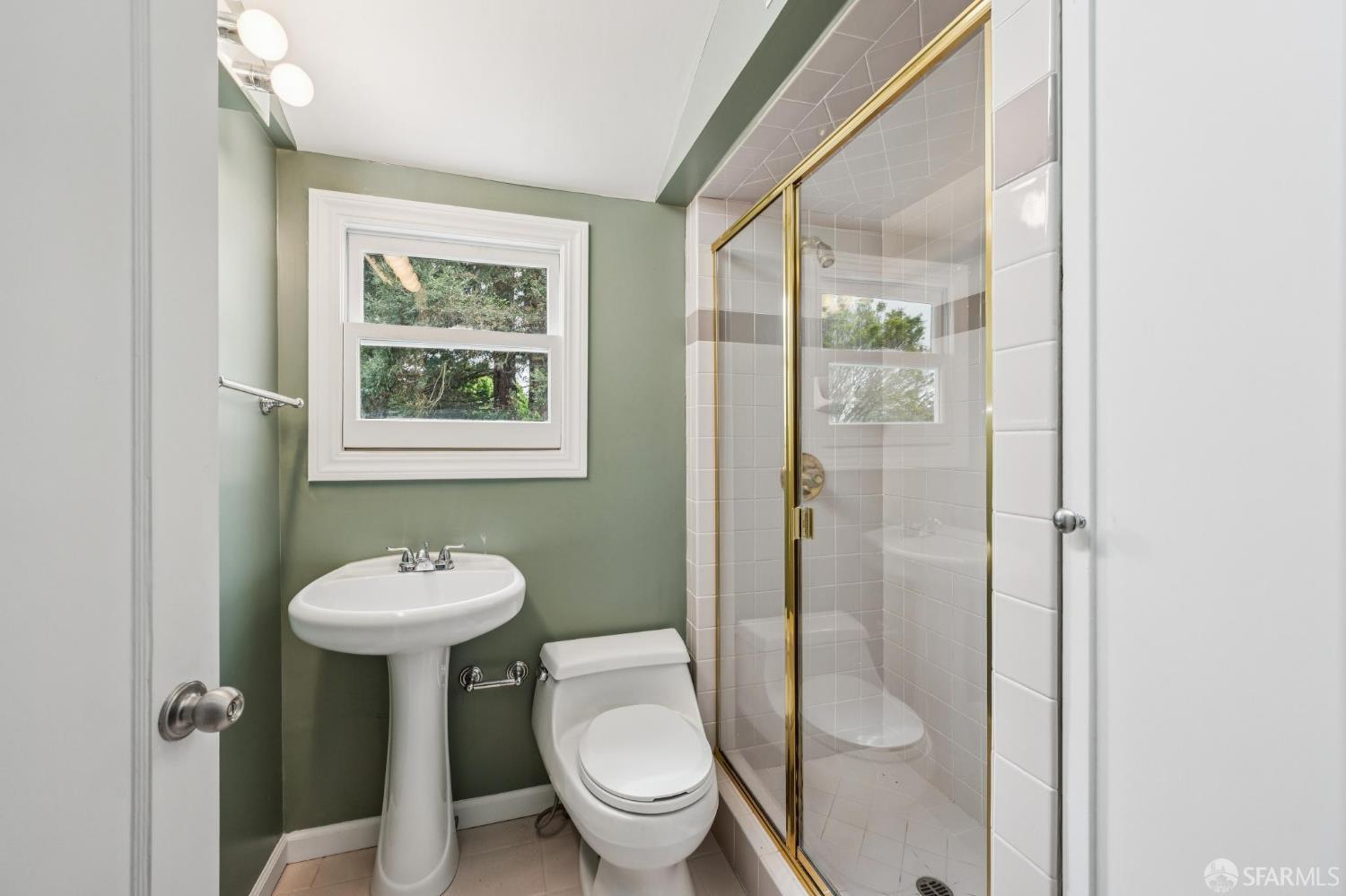 Detail Gallery Image 18 of 29 For 437 Staples Ave, San Francisco,  CA 94112 - 1 Beds | 1 Baths