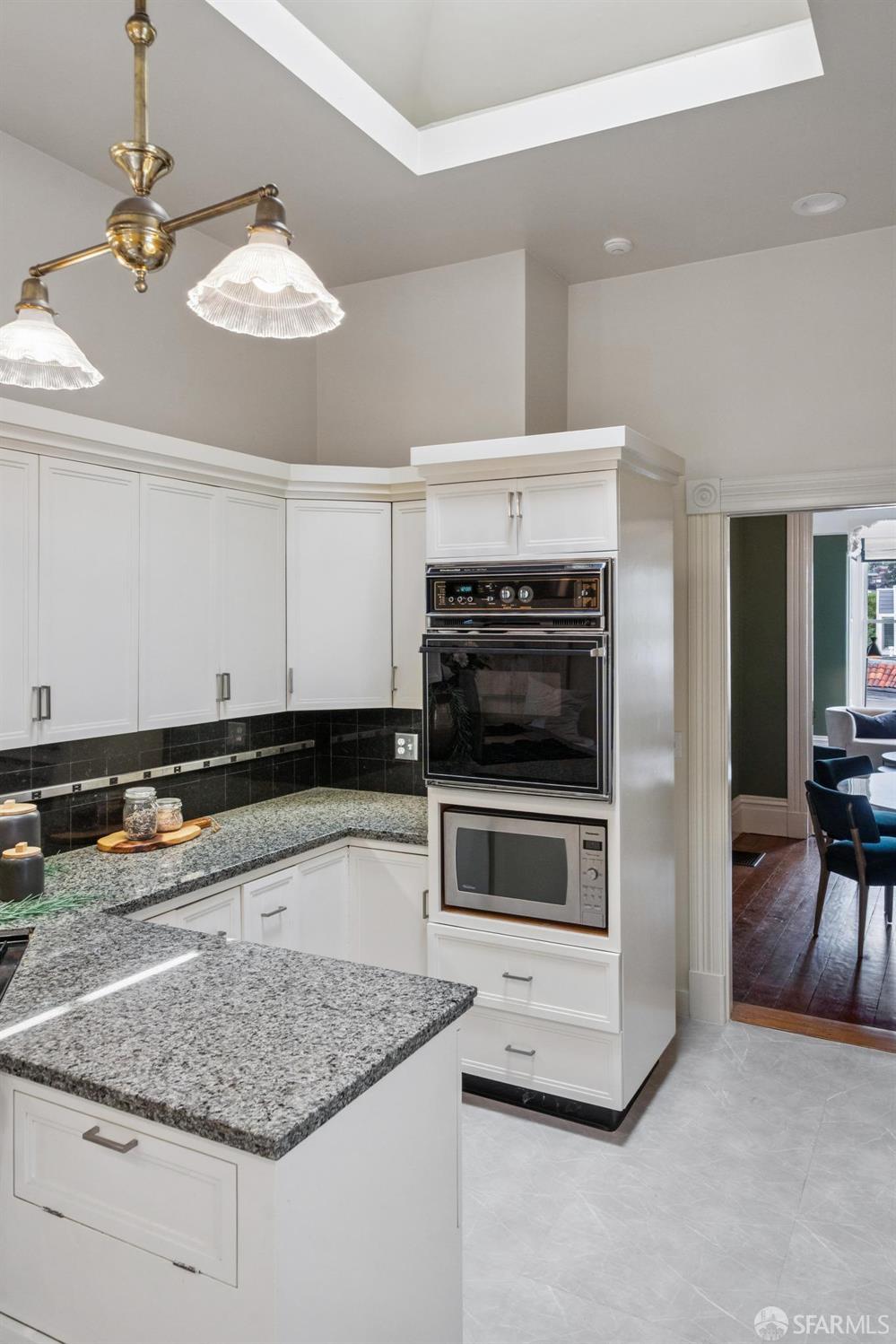 Detail Gallery Image 24 of 68 For 4431 19th St, San Francisco,  CA 94114 - 3 Beds | 2 Baths