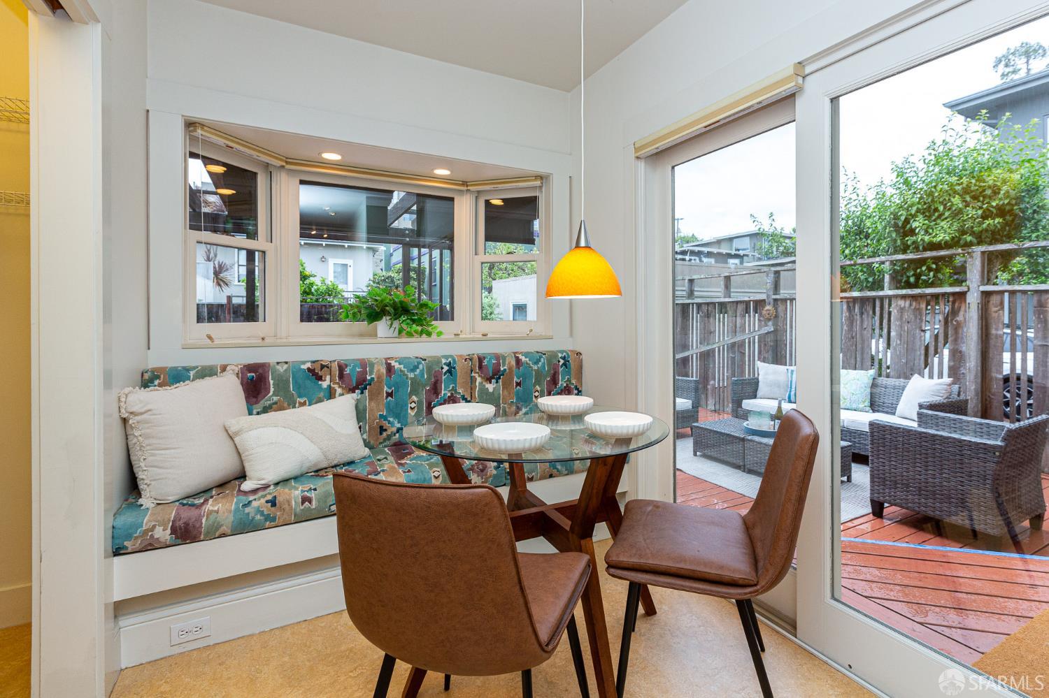 Detail Gallery Image 6 of 27 For 5380 Thomas Ave, Oakland,  CA 94618 - 2 Beds | 1 Baths