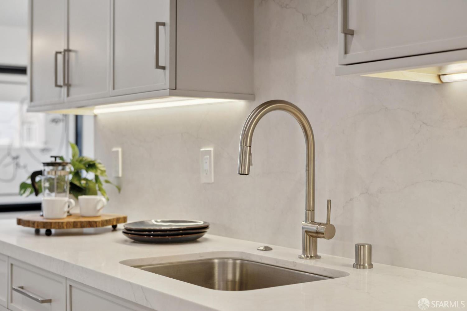 Detail Gallery Image 18 of 34 For 505 Grand View Ave #2ND,  San Francisco,  CA 94114 - 2 Beds | 2 Baths