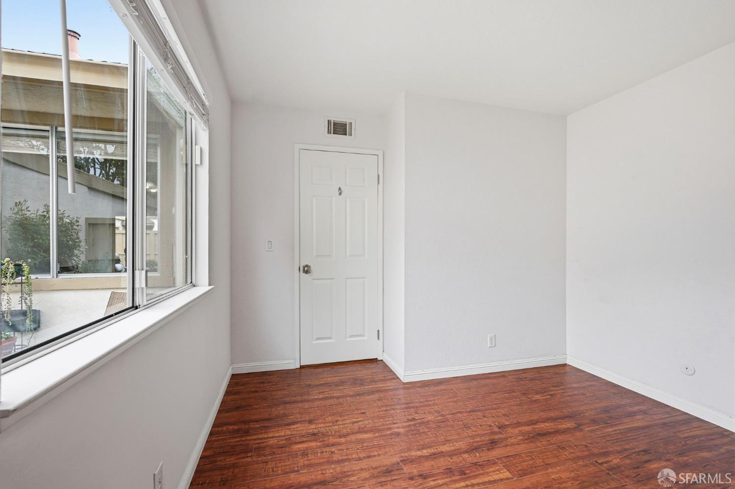 Detail Gallery Image 13 of 32 For 1442 Indian Ln, Concord,  CA 94521 - 2 Beds | 2 Baths