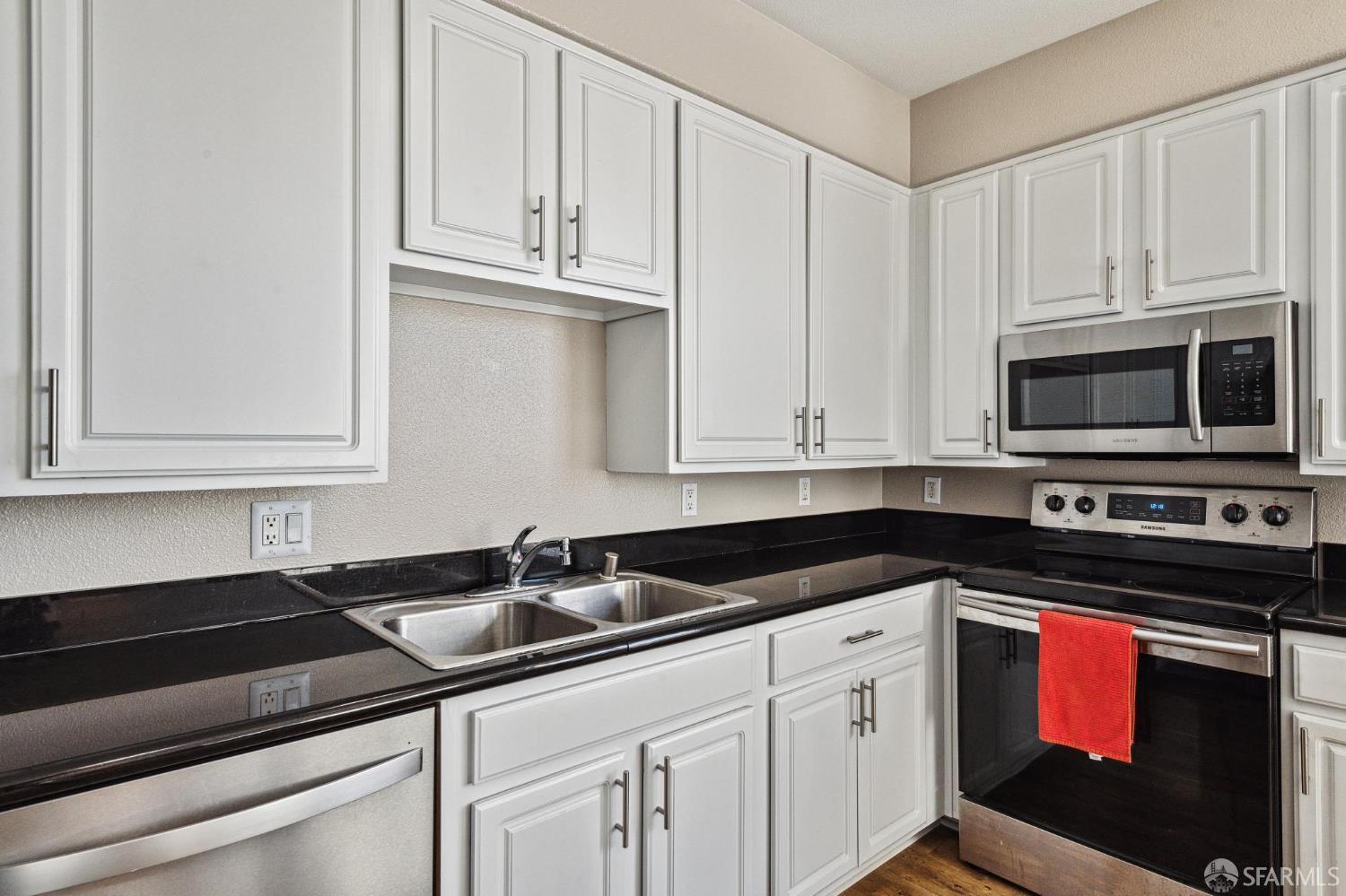 Detail Gallery Image 7 of 18 For 1121 40th St #5405,  Emeryville,  CA 94608 - 1 Beds | 1 Baths