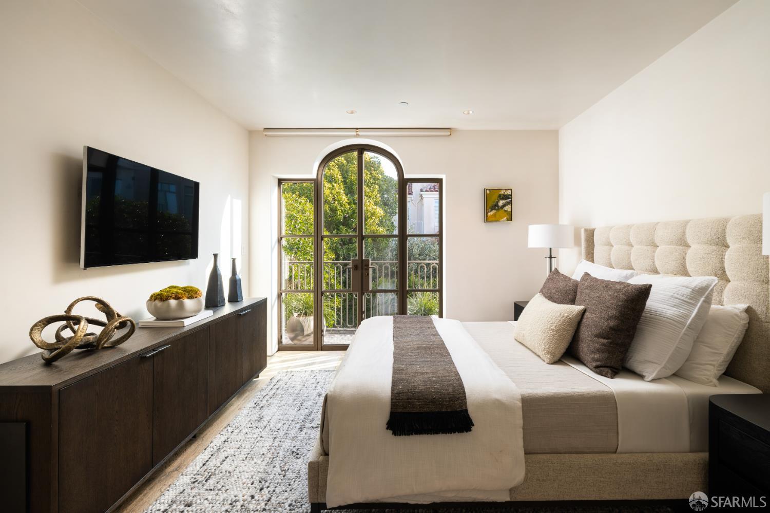 Detail Gallery Image 33 of 47 For 2626 Larkin St, San Francisco,  CA 94109 - 6 Beds | 5/3 Baths