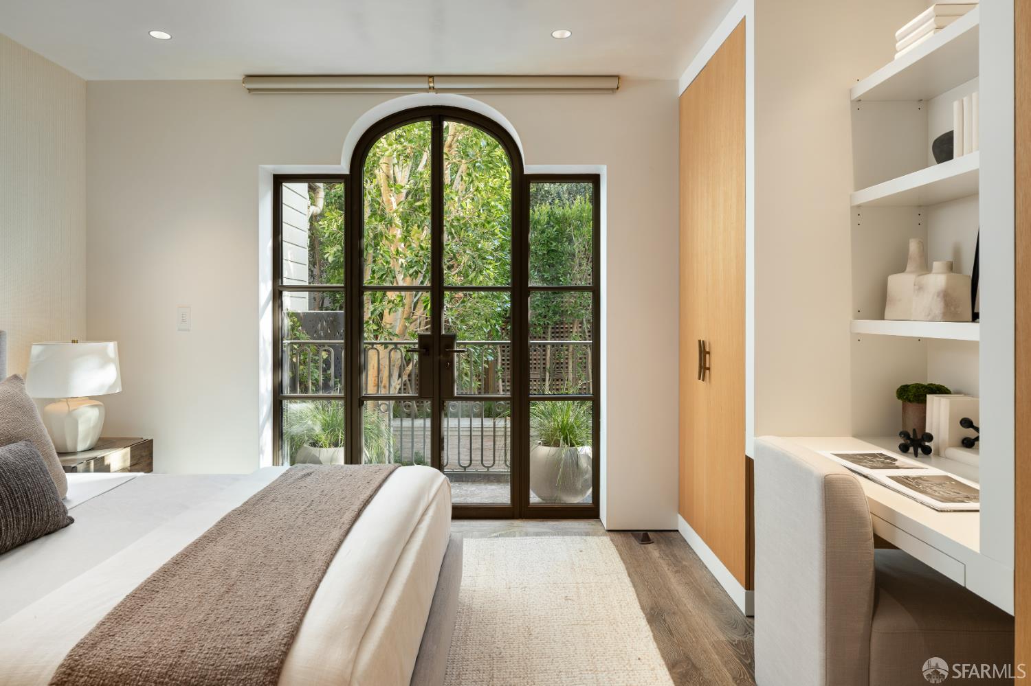 Detail Gallery Image 28 of 47 For 2626 Larkin St, San Francisco,  CA 94109 - 6 Beds | 5/3 Baths