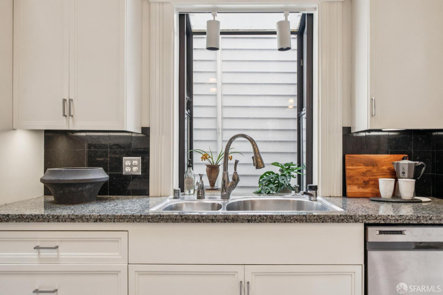 Detail Gallery Image 23 of 68 For 4431 19th St, San Francisco,  CA 94114 - 3 Beds | 2 Baths