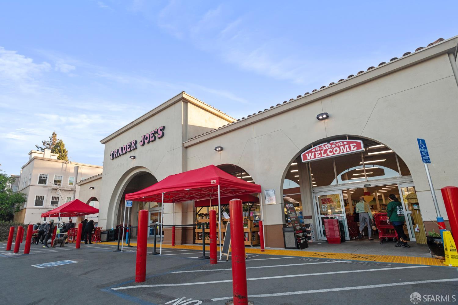 Detail Gallery Image 24 of 27 For 5380 Thomas Ave, Oakland,  CA 94618 - 2 Beds | 1 Baths