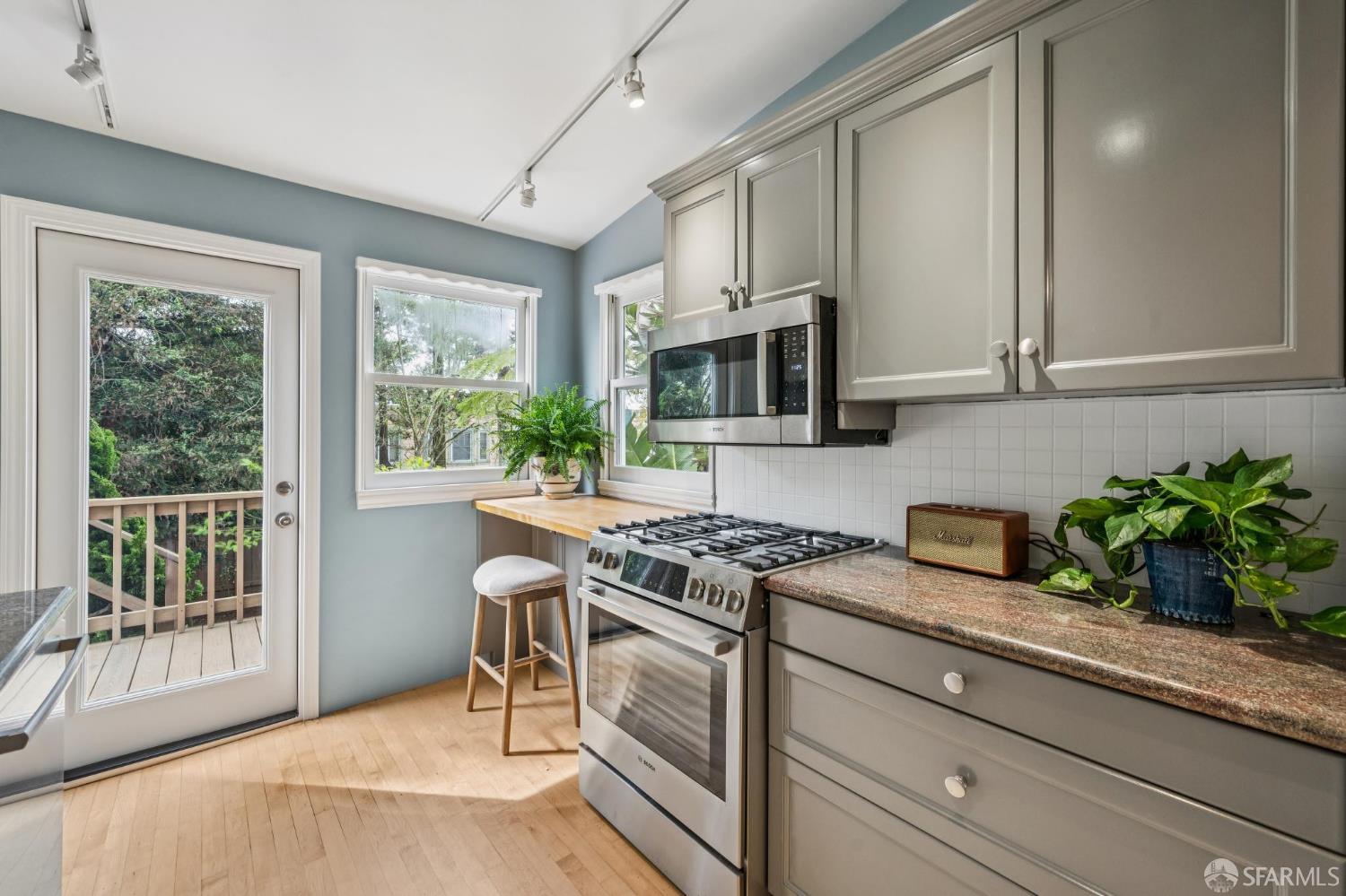 Detail Gallery Image 14 of 29 For 437 Staples Ave, San Francisco,  CA 94112 - 1 Beds | 1 Baths