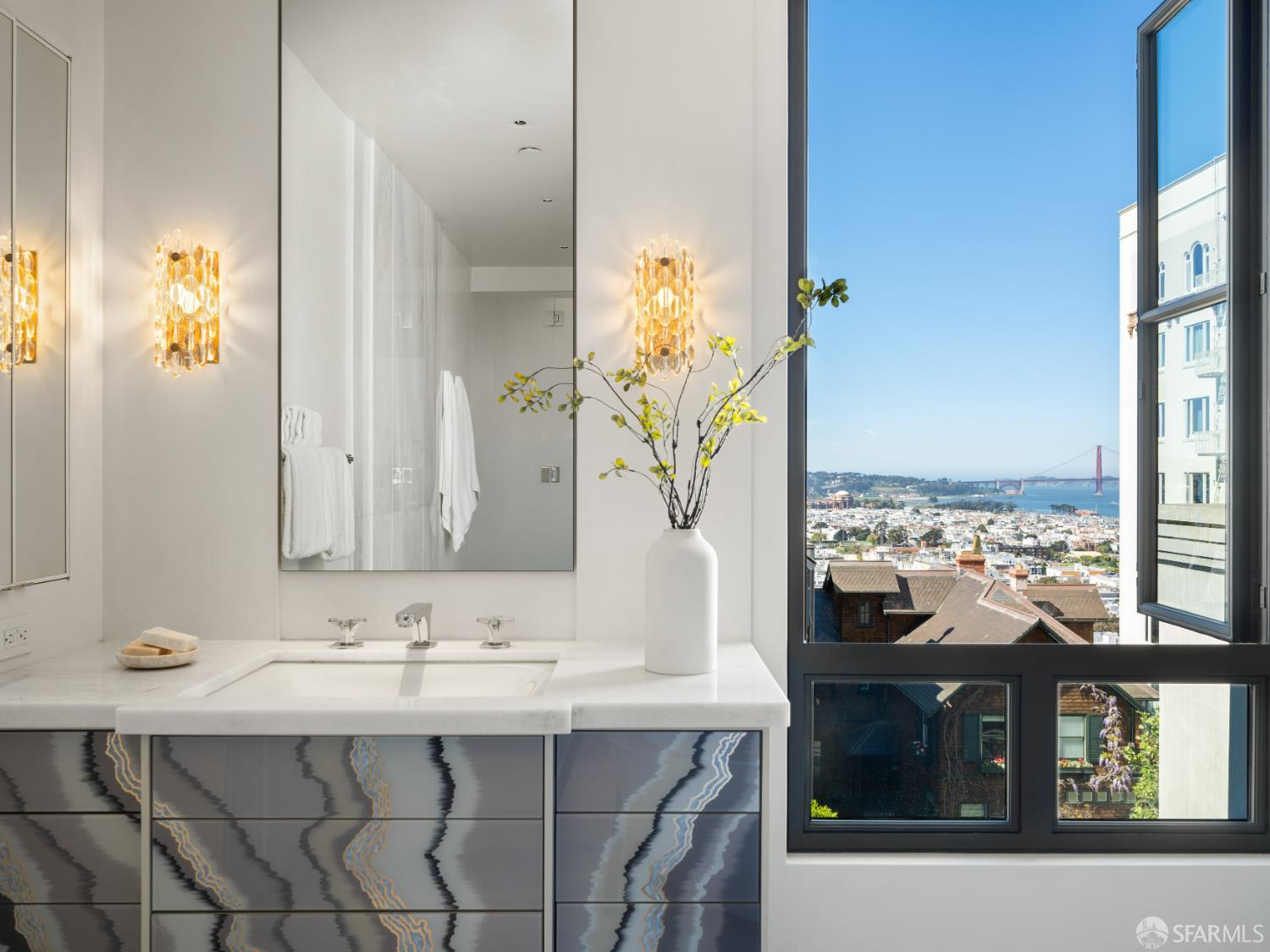 Detail Gallery Image 25 of 47 For 2626 Larkin St, San Francisco,  CA 94109 - 6 Beds | 5/3 Baths