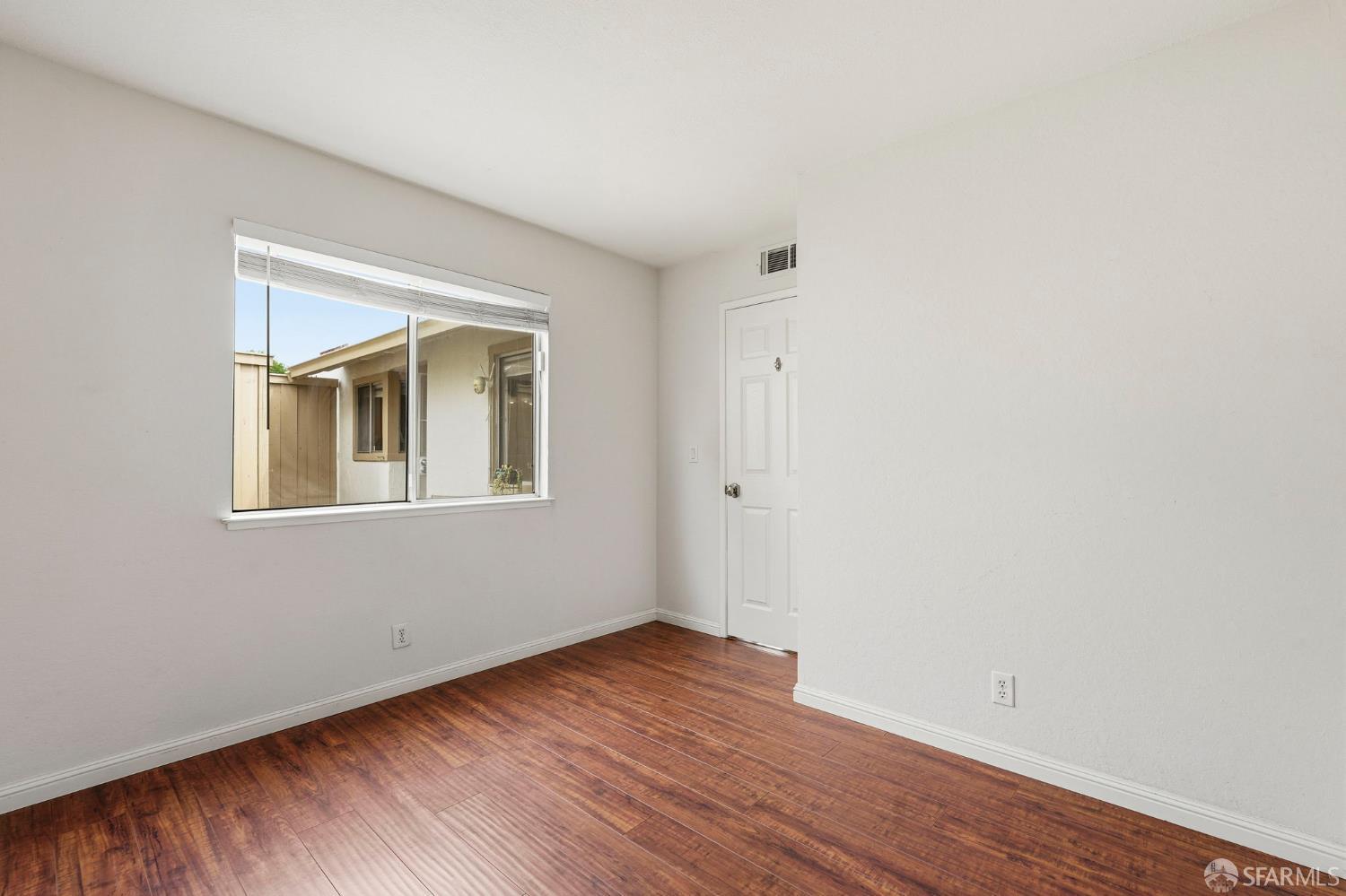 Detail Gallery Image 12 of 32 For 1442 Indian Ln, Concord,  CA 94521 - 2 Beds | 2 Baths