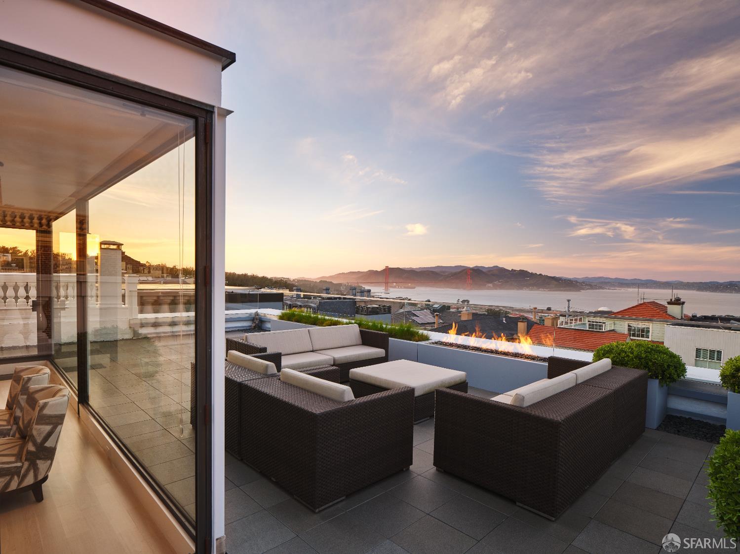 Detail Gallery Image 7 of 57 For 2830 Pacific Ave, San Francisco,  CA 94115 - 6 Beds | 6/2 Baths