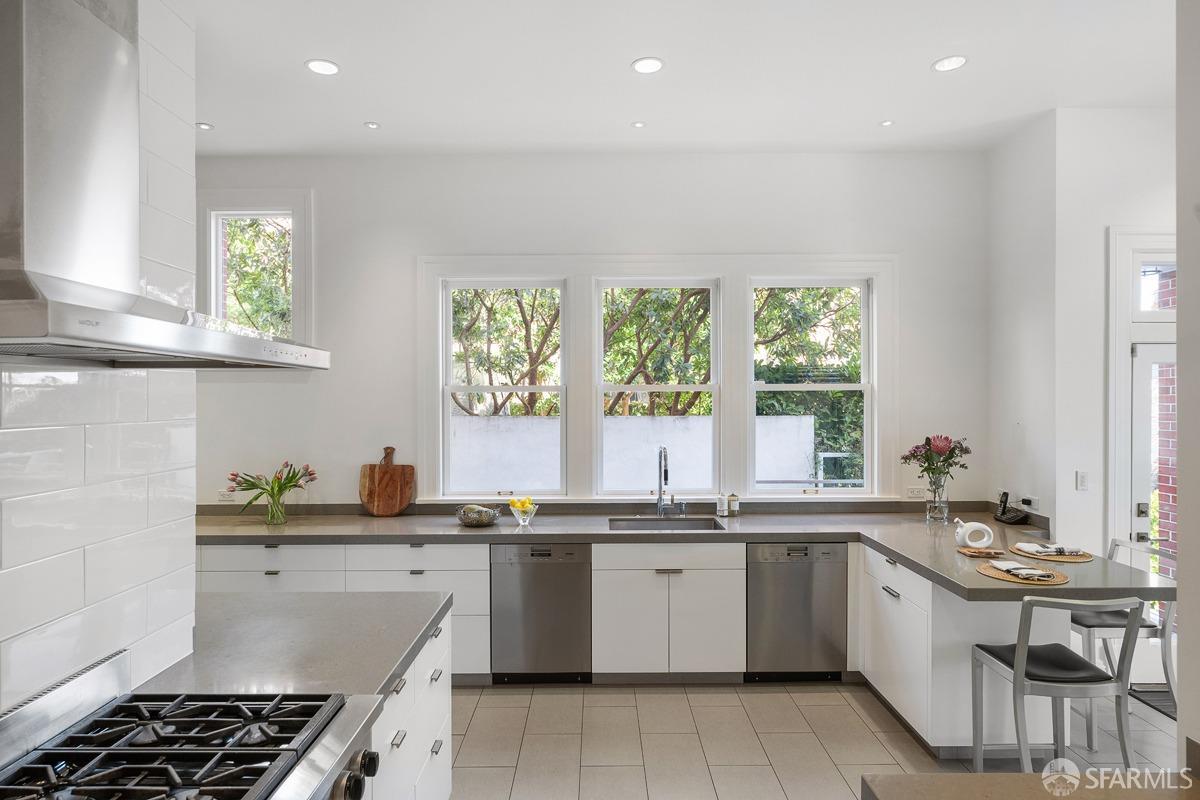 Detail Gallery Image 27 of 57 For 2830 Pacific Ave, San Francisco,  CA 94115 - 6 Beds | 6/2 Baths