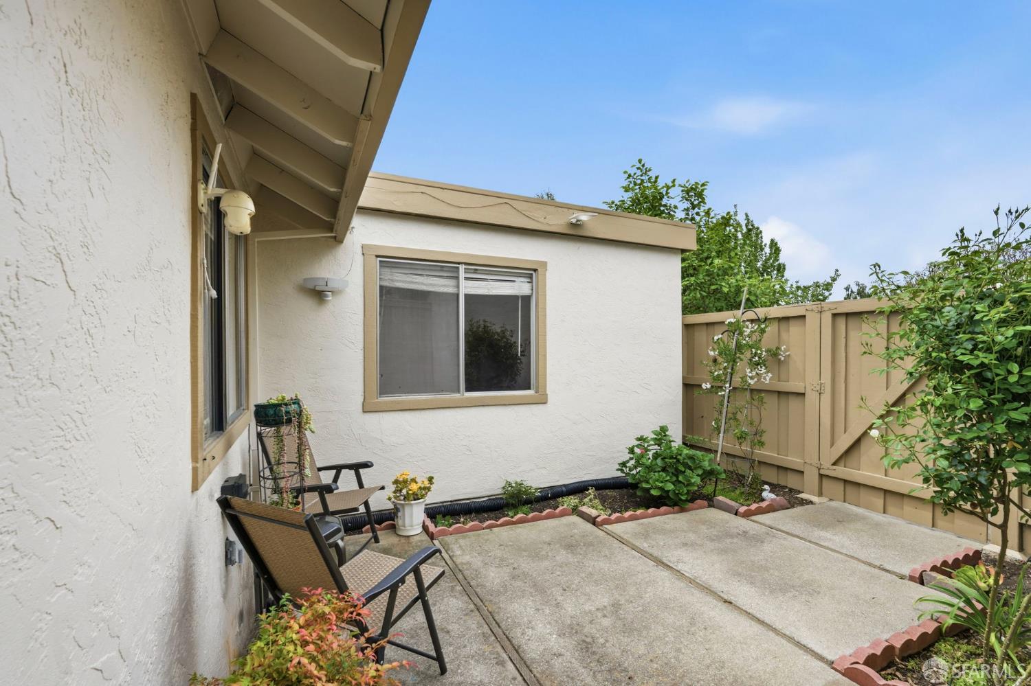 Detail Gallery Image 22 of 32 For 1442 Indian Ln, Concord,  CA 94521 - 2 Beds | 2 Baths