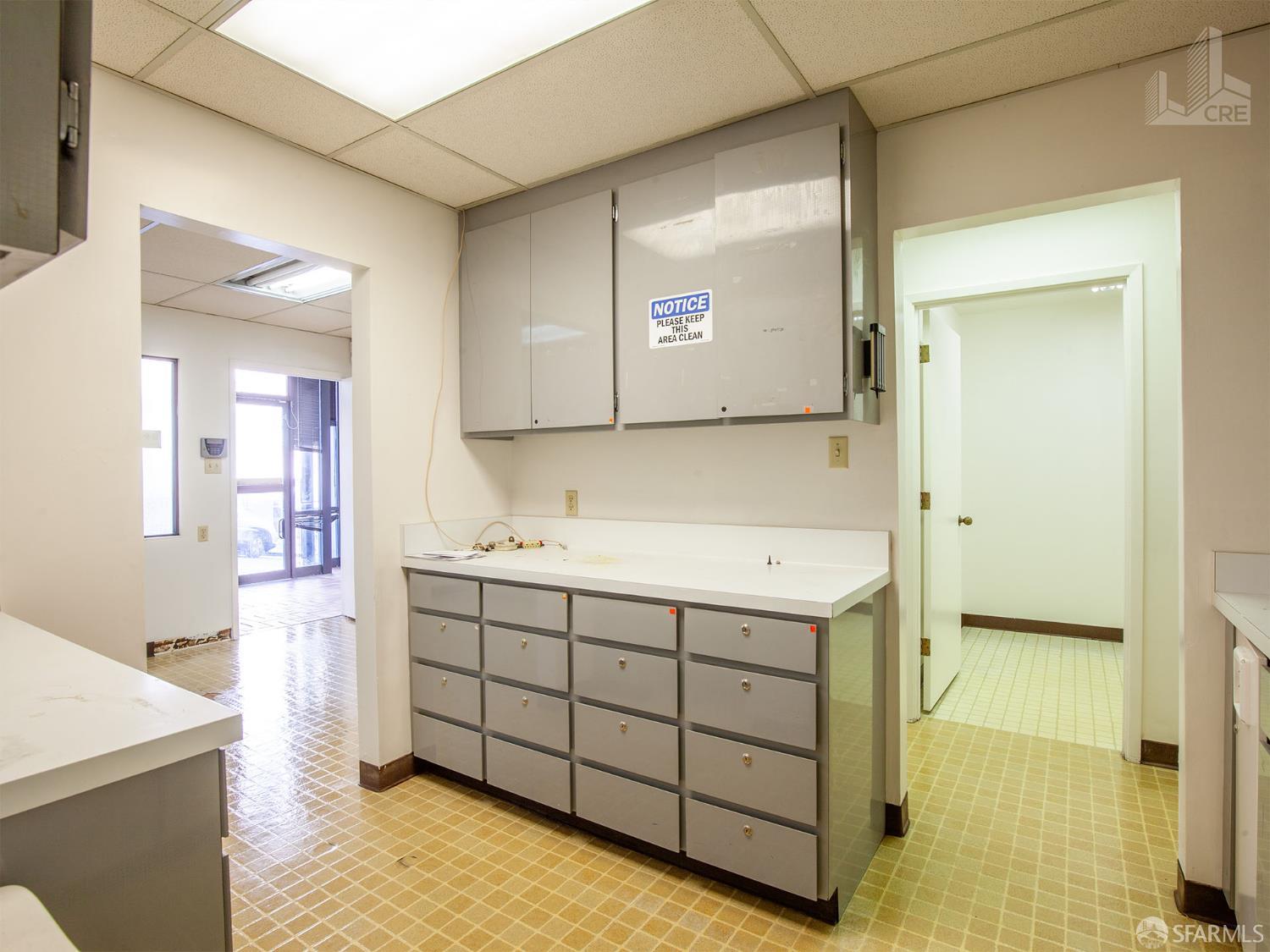 Detail Gallery Image 4 of 7 For 919 Clay St #1,  San Francisco,  CA 94108 - – Beds | – Baths