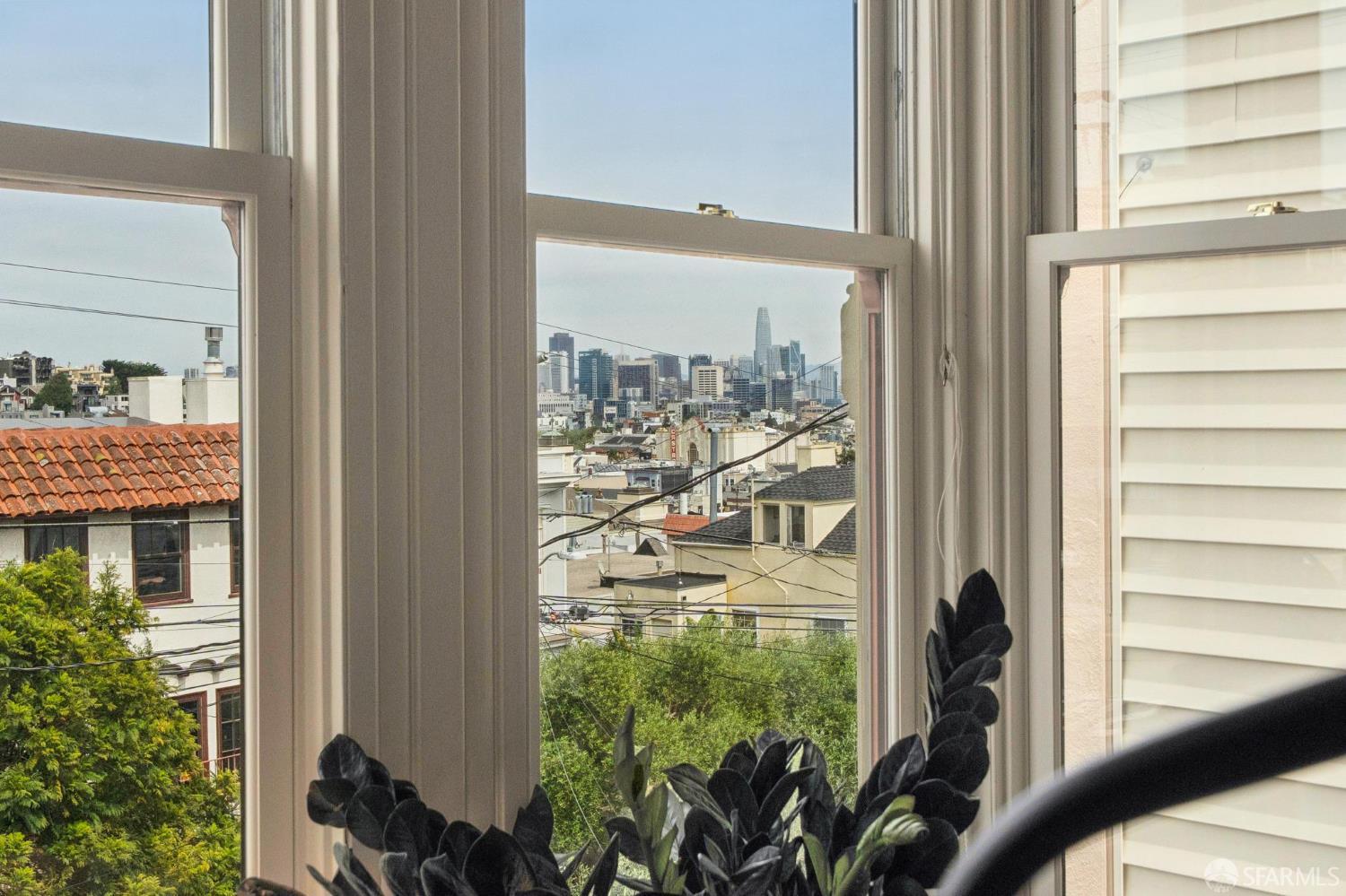 Detail Gallery Image 4 of 68 For 4431 19th St, San Francisco,  CA 94114 - 3 Beds | 2 Baths