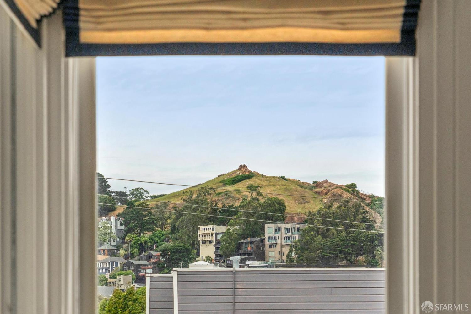 Detail Gallery Image 12 of 68 For 4431 19th St, San Francisco,  CA 94114 - 3 Beds | 2 Baths