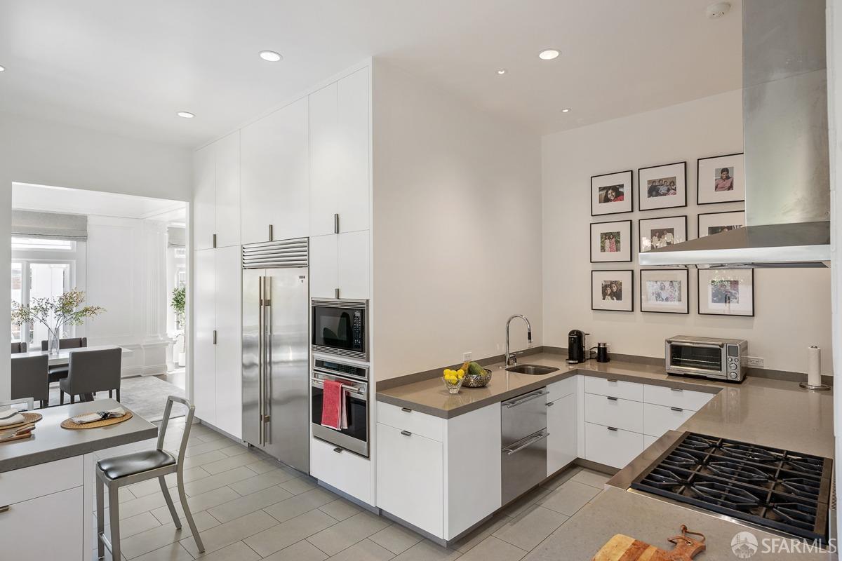 Detail Gallery Image 28 of 57 For 2830 Pacific Ave, San Francisco,  CA 94115 - 6 Beds | 6/2 Baths