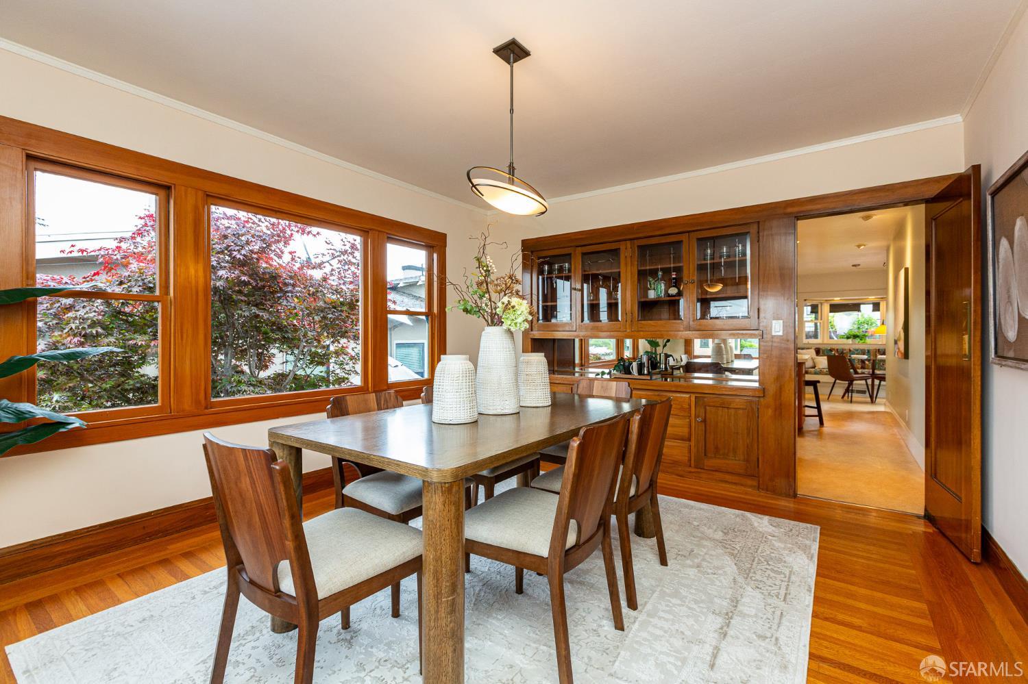 Detail Gallery Image 4 of 27 For 5380 Thomas Ave, Oakland,  CA 94618 - 2 Beds | 1 Baths