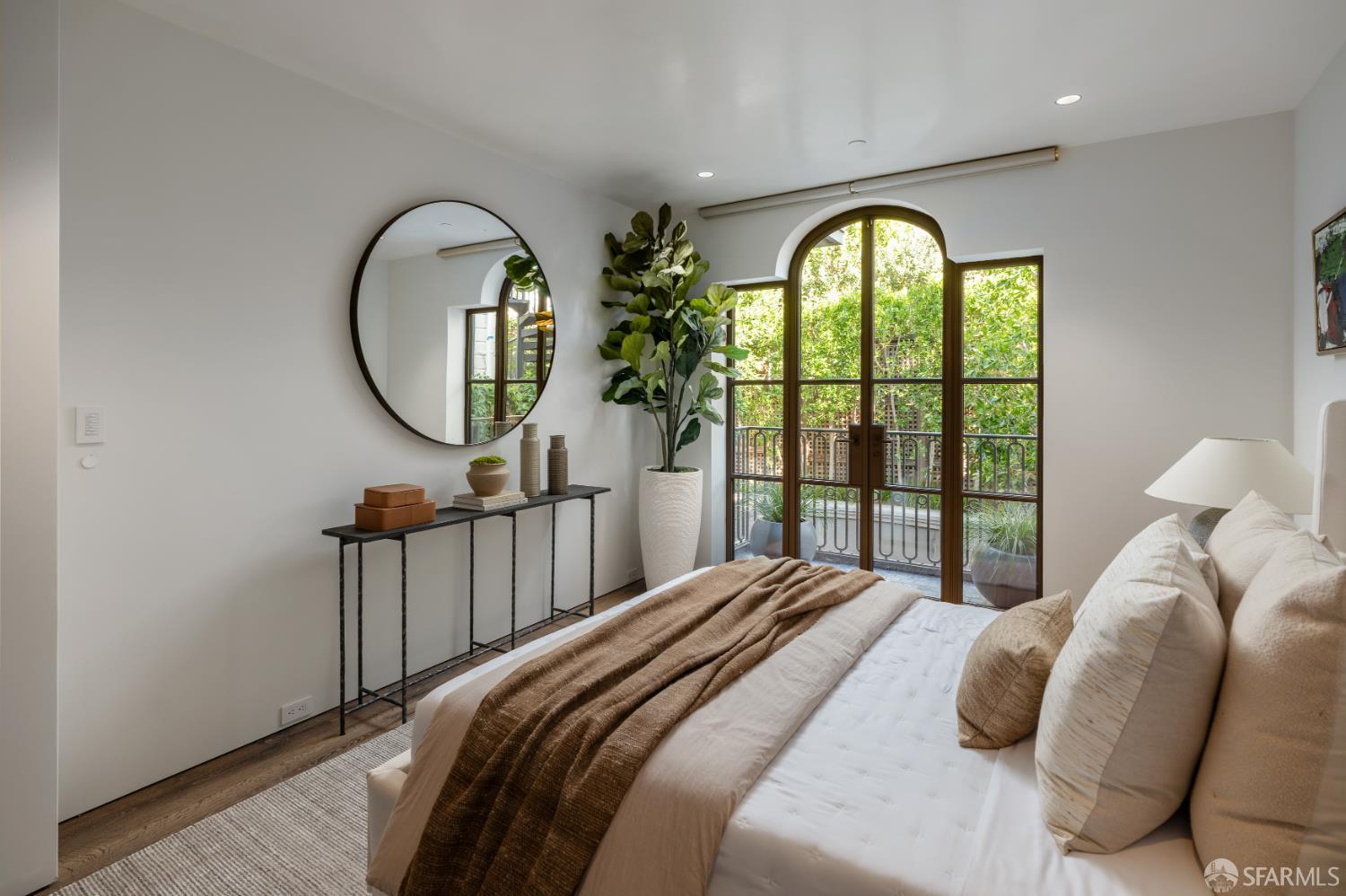 Detail Gallery Image 29 of 47 For 2626 Larkin St, San Francisco,  CA 94109 - 6 Beds | 5/3 Baths