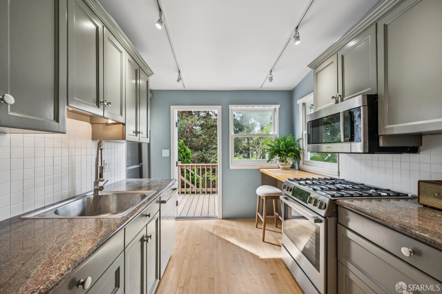 Detail Gallery Image 10 of 29 For 437 Staples Ave, San Francisco,  CA 94112 - 1 Beds | 1 Baths