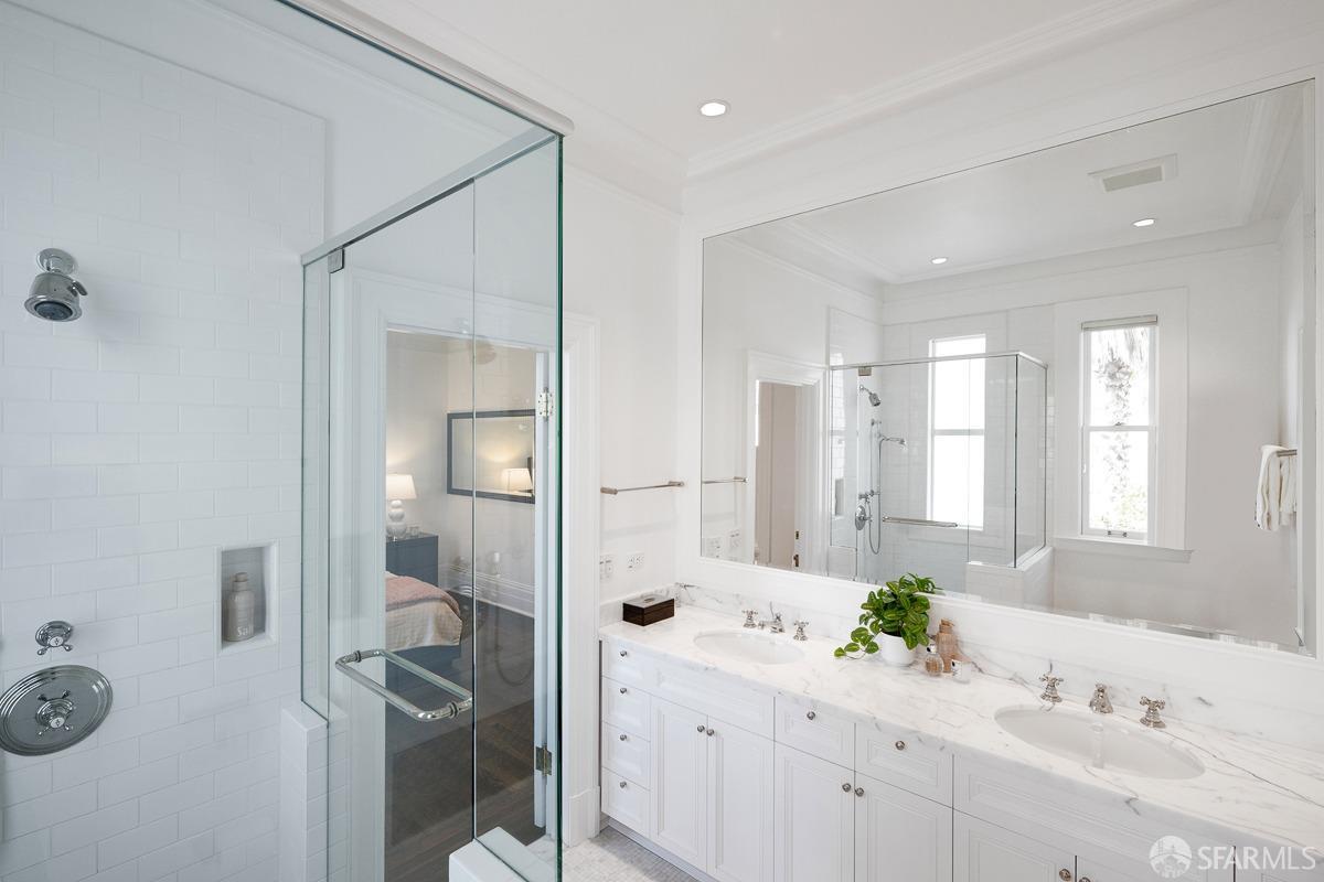 Detail Gallery Image 38 of 57 For 2830 Pacific Ave, San Francisco,  CA 94115 - 6 Beds | 6/2 Baths