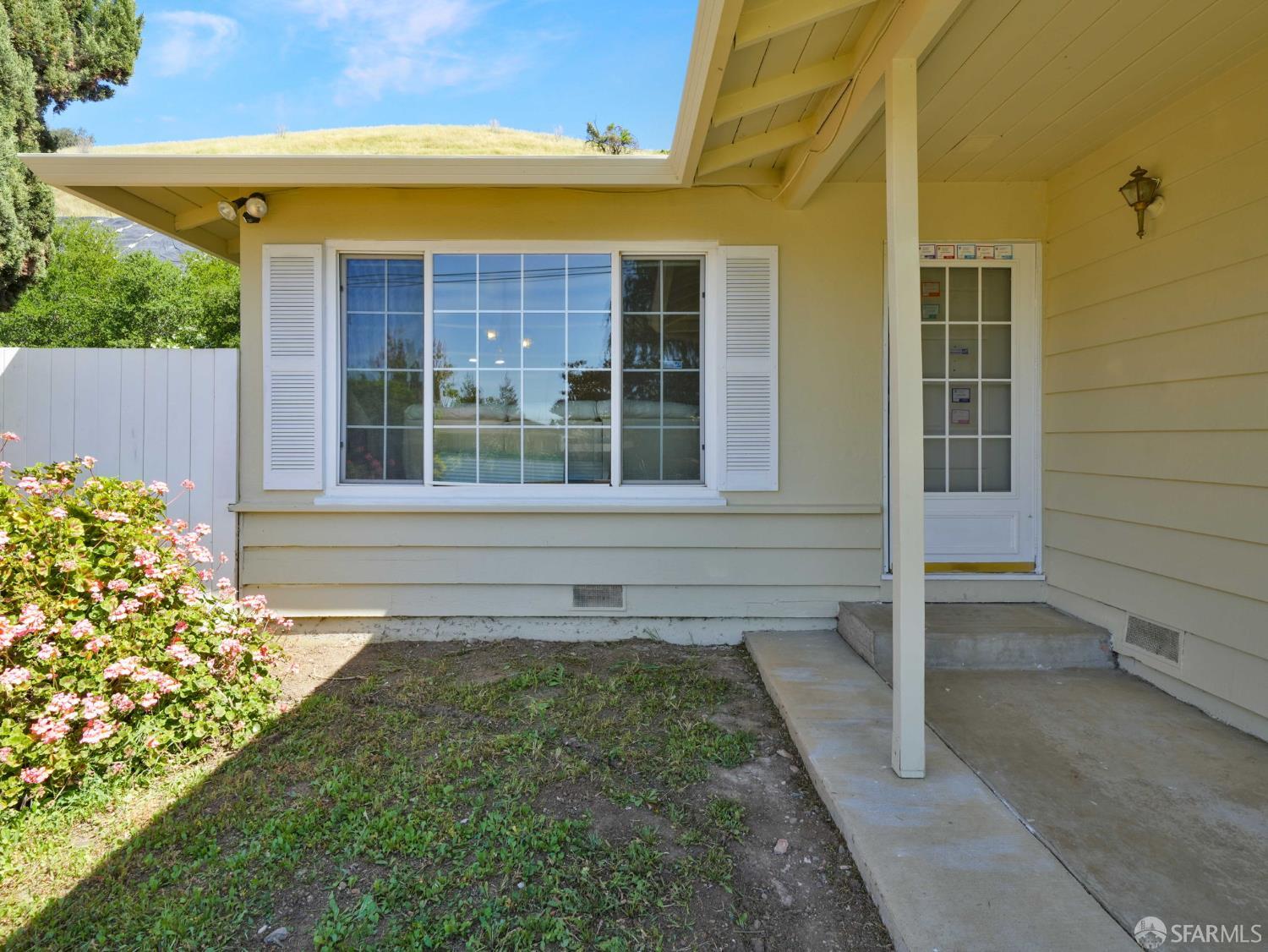 Detail Gallery Image 3 of 29 For 30964 Faircliff St, Hayward,  CA 94544 - 3 Beds | 2 Baths